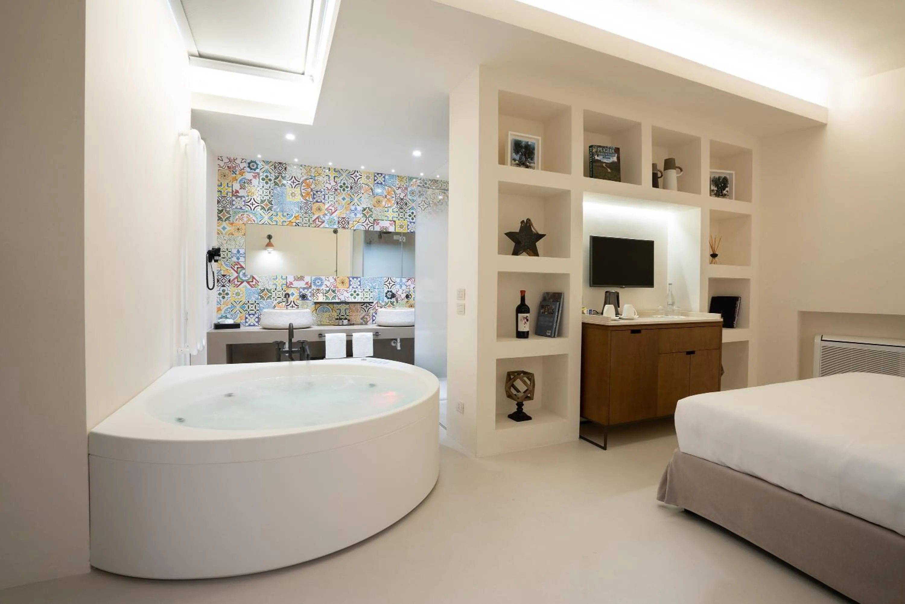 Hot Tub, Bed in Masseria Amastuola Wine Resort