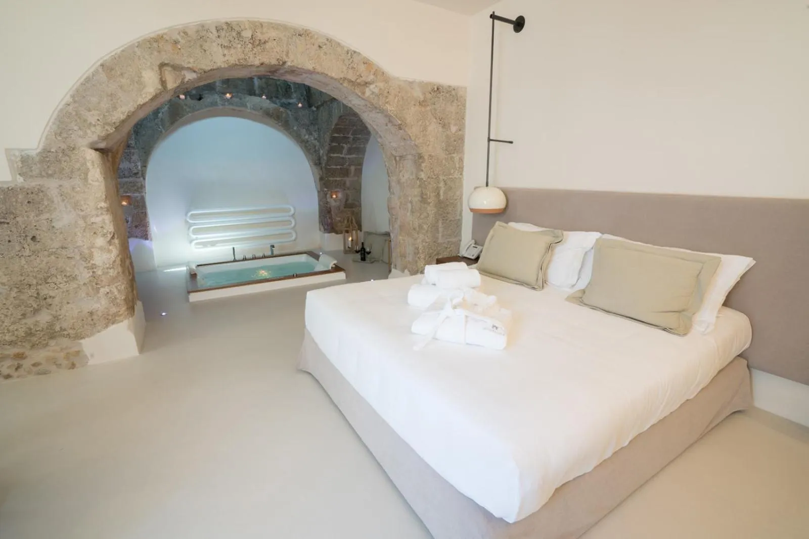 Hot Tub, Bed in Masseria Amastuola Wine Resort