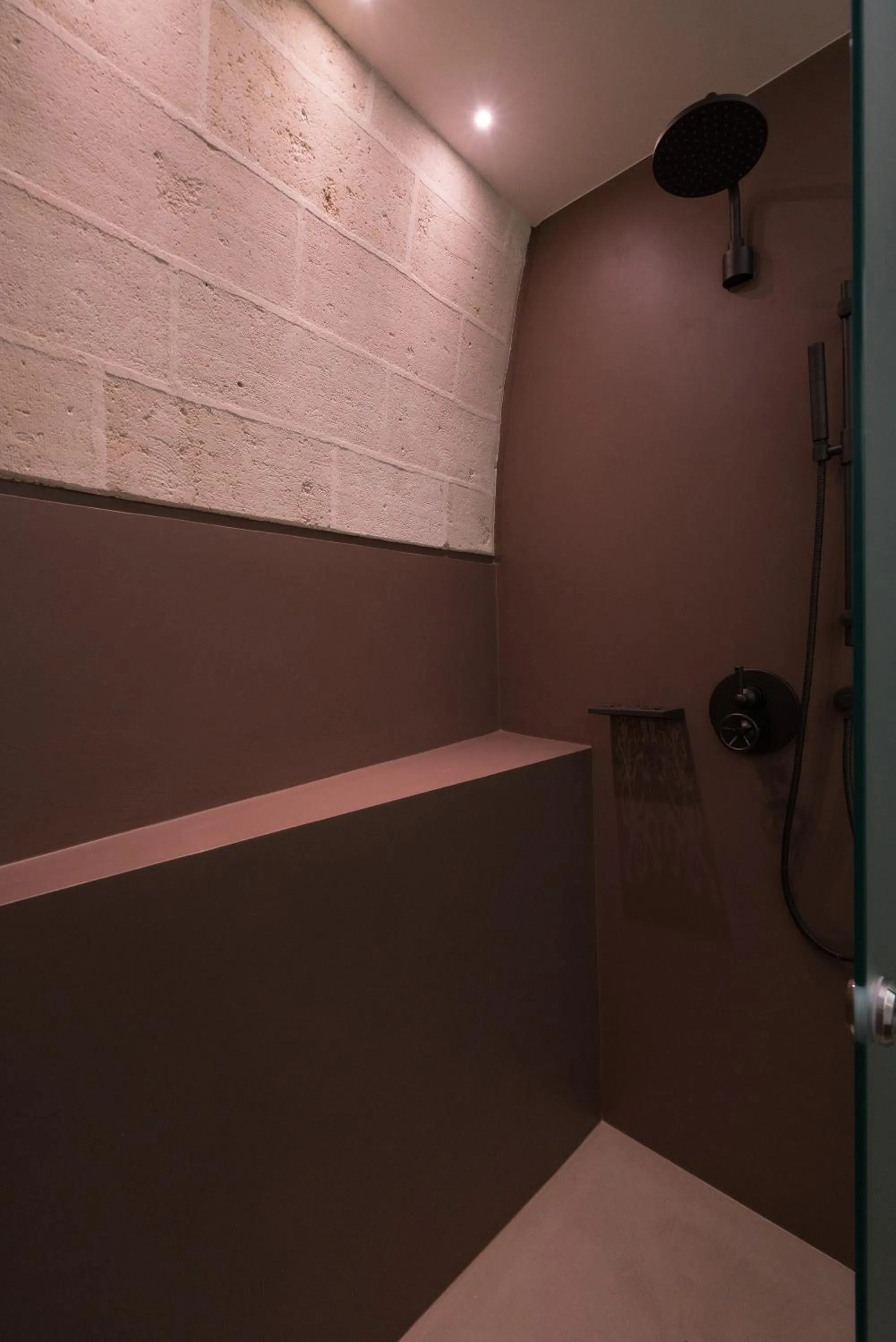 Shower in Masseria Amastuola Wine Resort