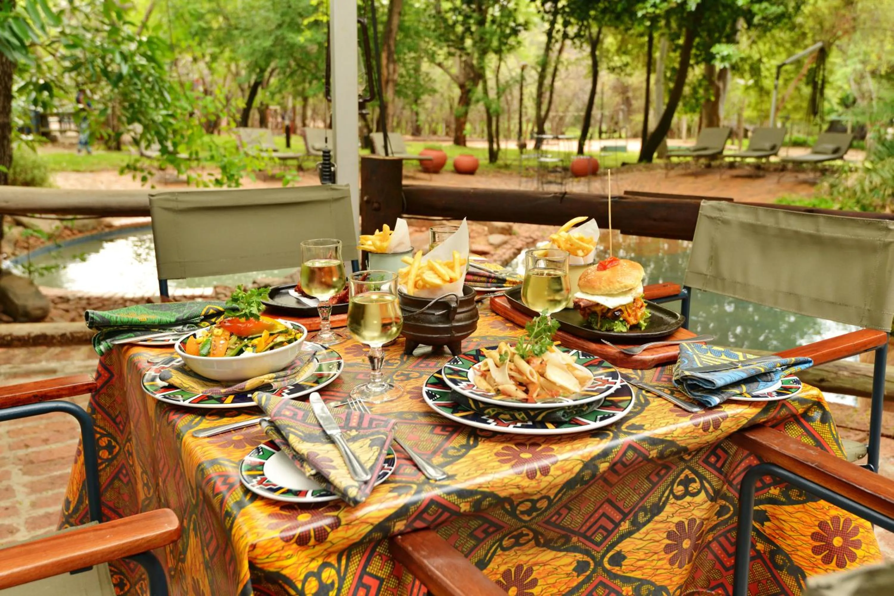 Restaurant/places to eat in Lokuthula Lodges