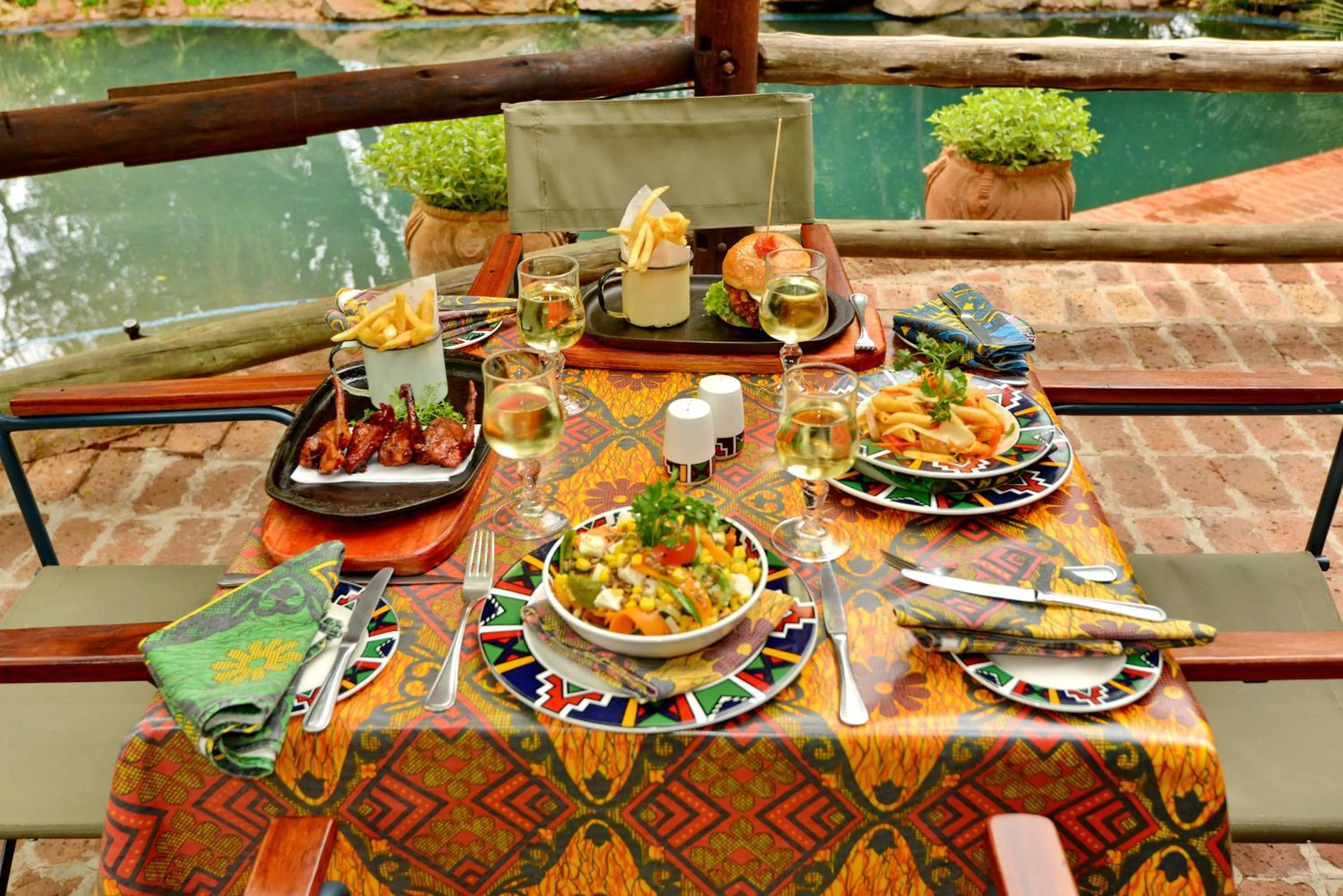 Restaurant/places to eat in Lokuthula Lodges