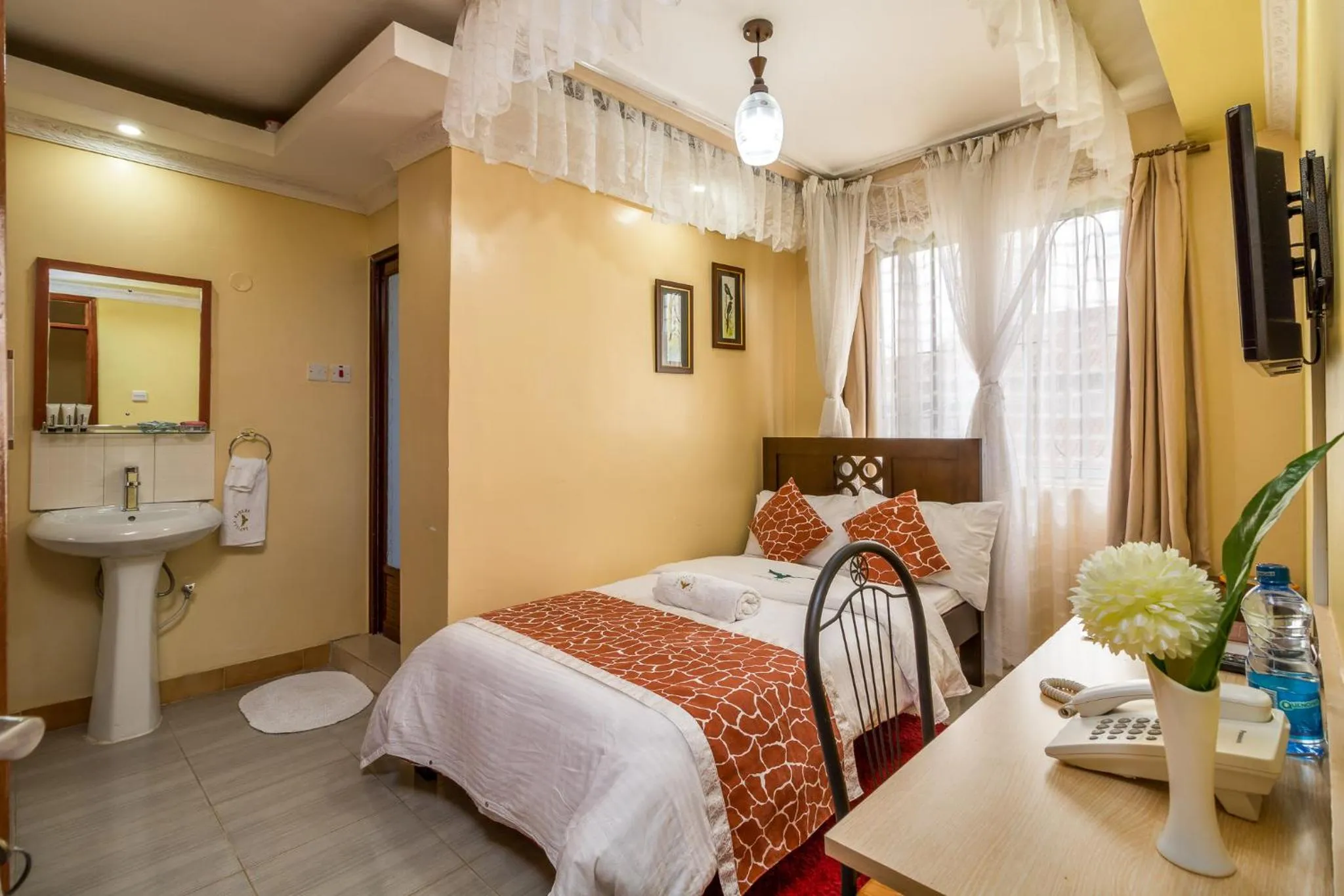 Photo of the whole room, Bed in Javilla Eagles Safari Guest house