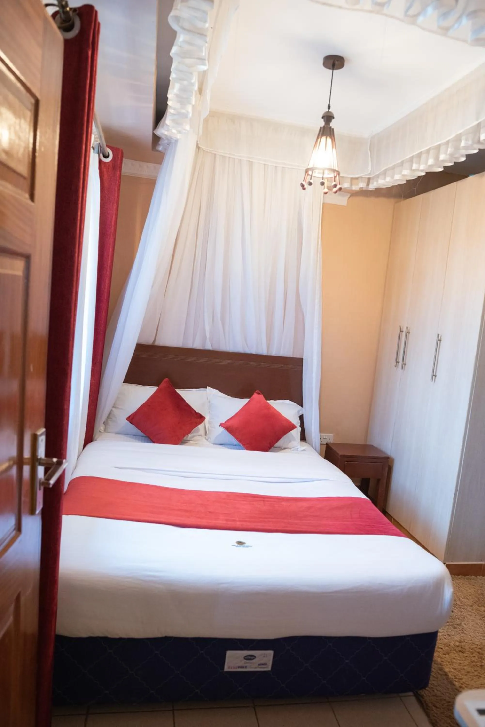 Bed in Javilla Eagles Safari Guest house