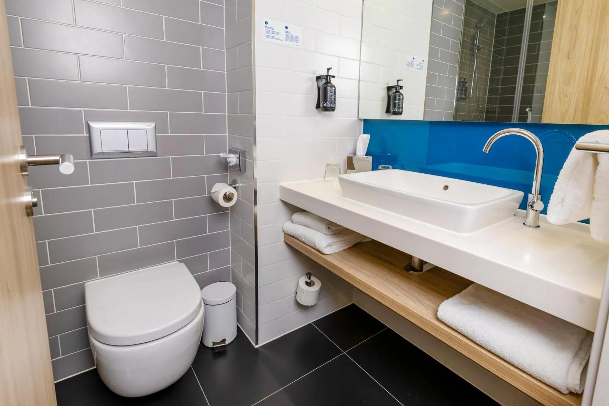 Photo of the whole room in Holiday Inn Express - Manchester - TRAFFORDCITY by IHG