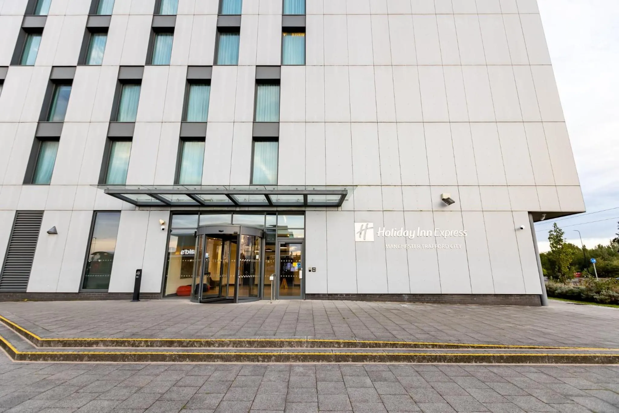 Property building in Holiday Inn Express - Manchester - TRAFFORDCITY by IHG
