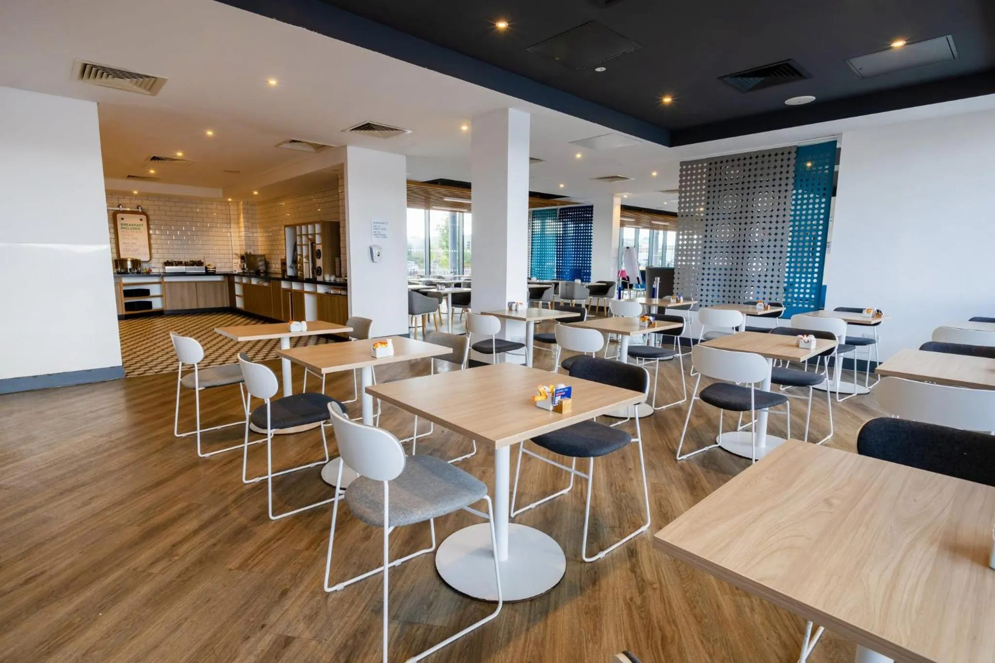 Restaurant/places to eat in Holiday Inn Express - Manchester - TRAFFORDCITY by IHG