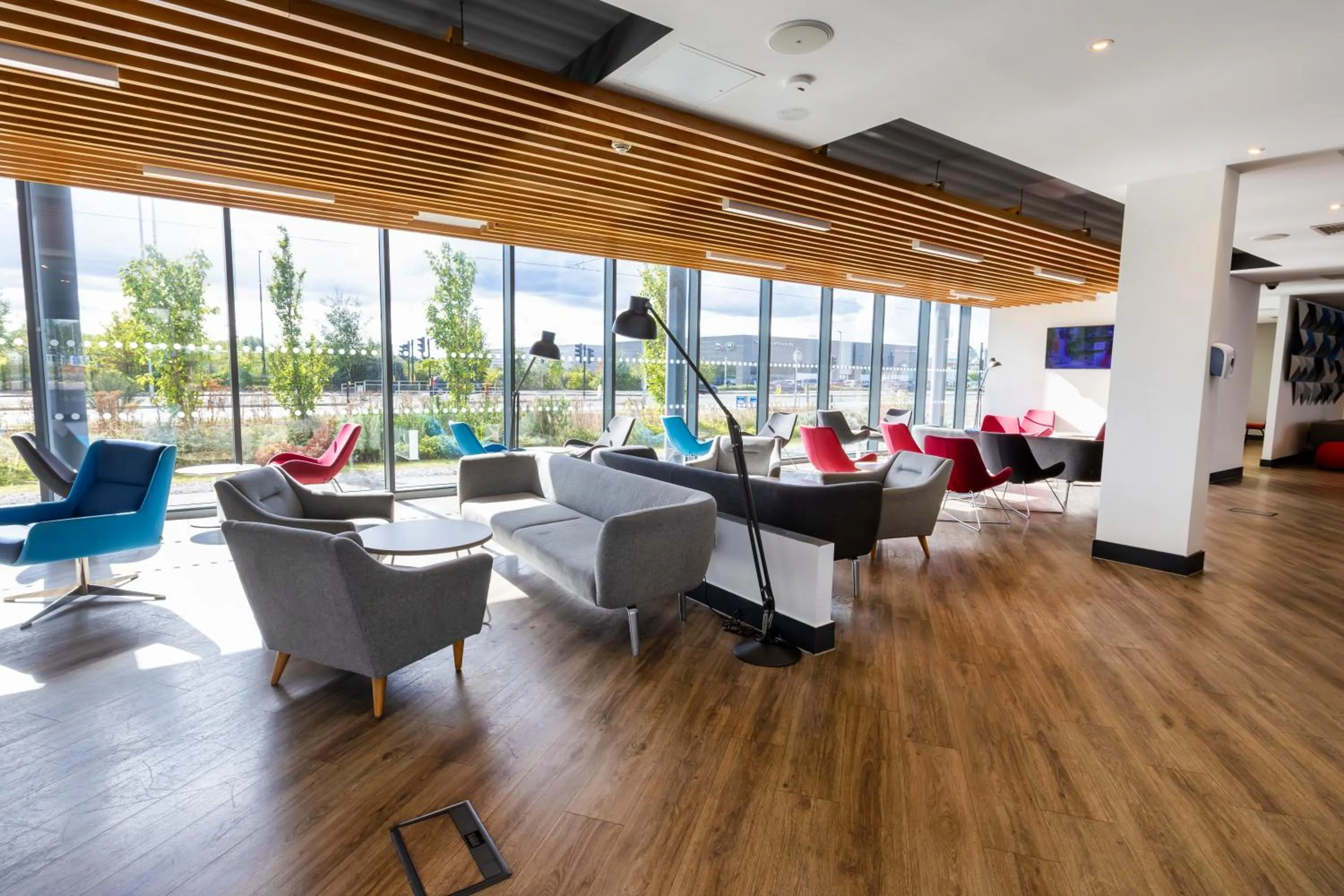 Seating area in Holiday Inn Express - Manchester - TRAFFORDCITY by IHG