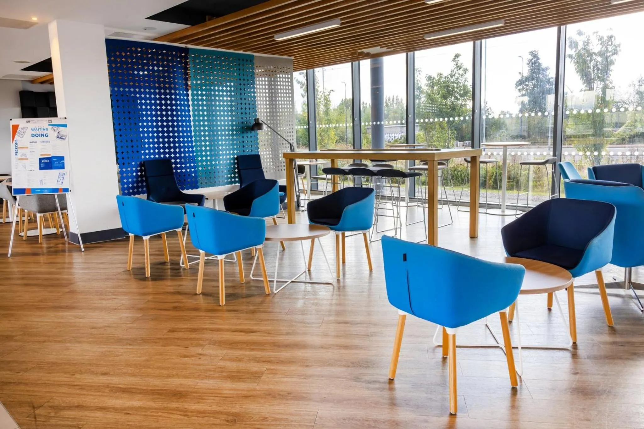 Lounge or bar in Holiday Inn Express - Manchester - TRAFFORDCITY by IHG