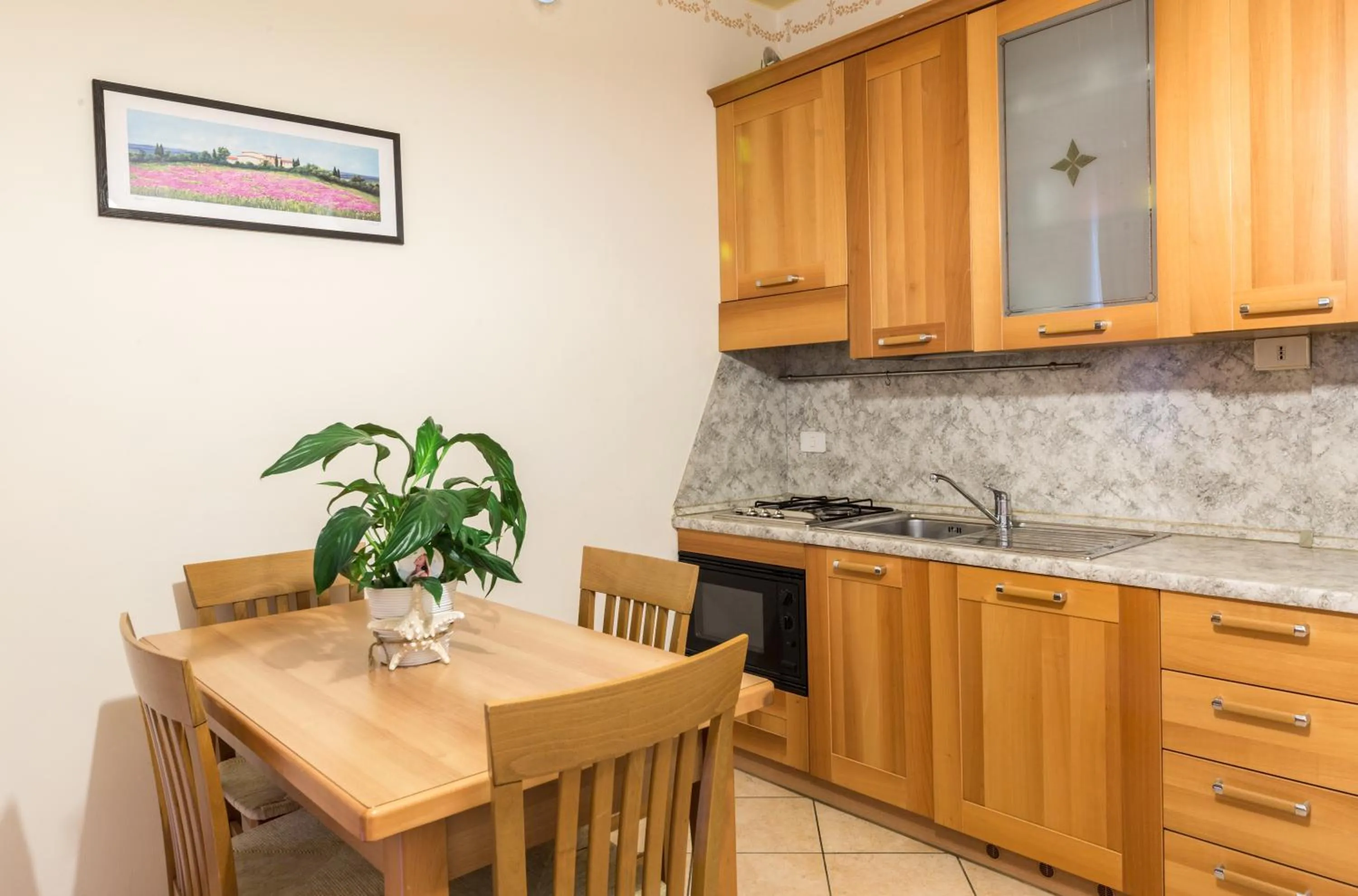 Kitchen or kitchenette in Residence California