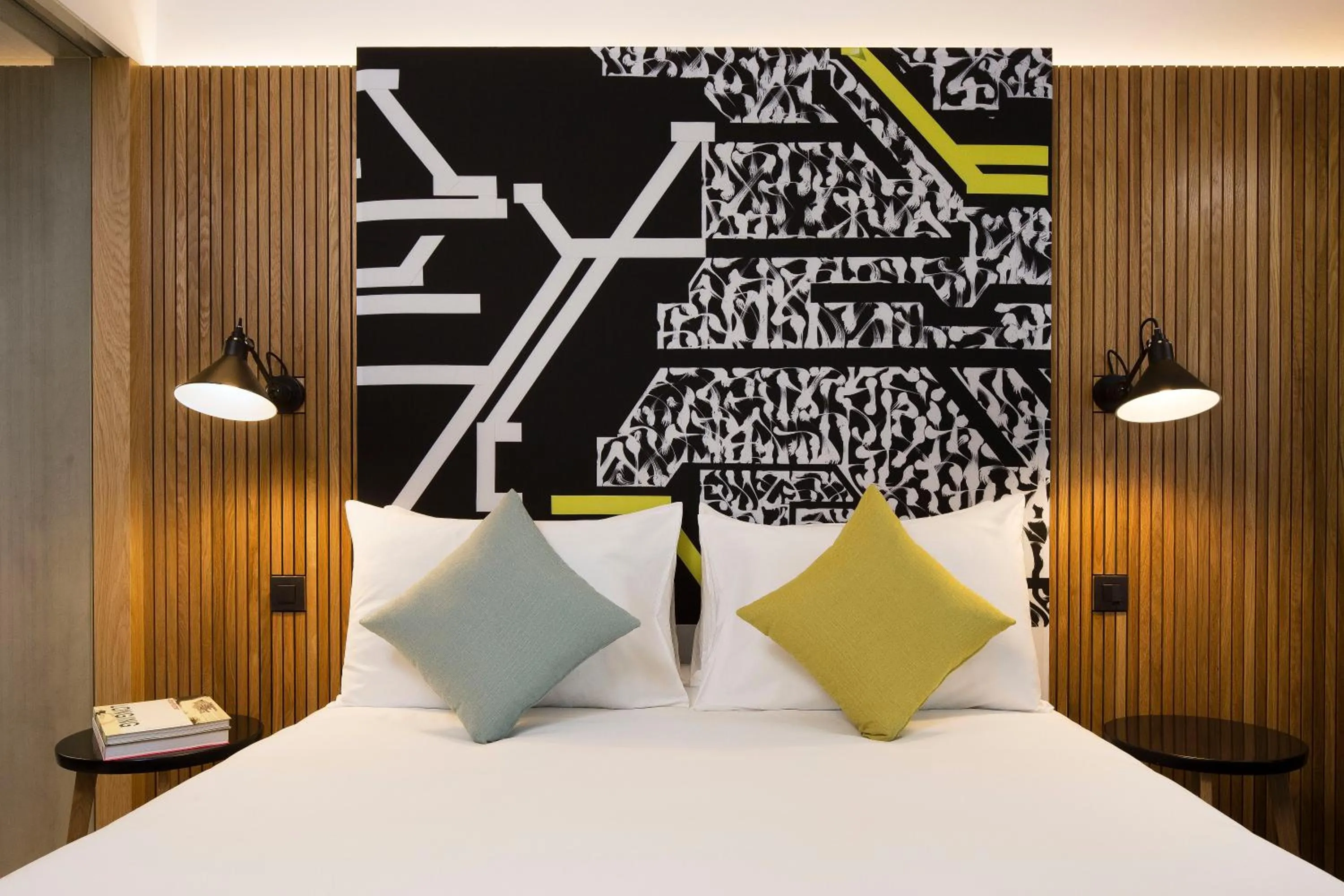 Bed in Drawing Hotel
