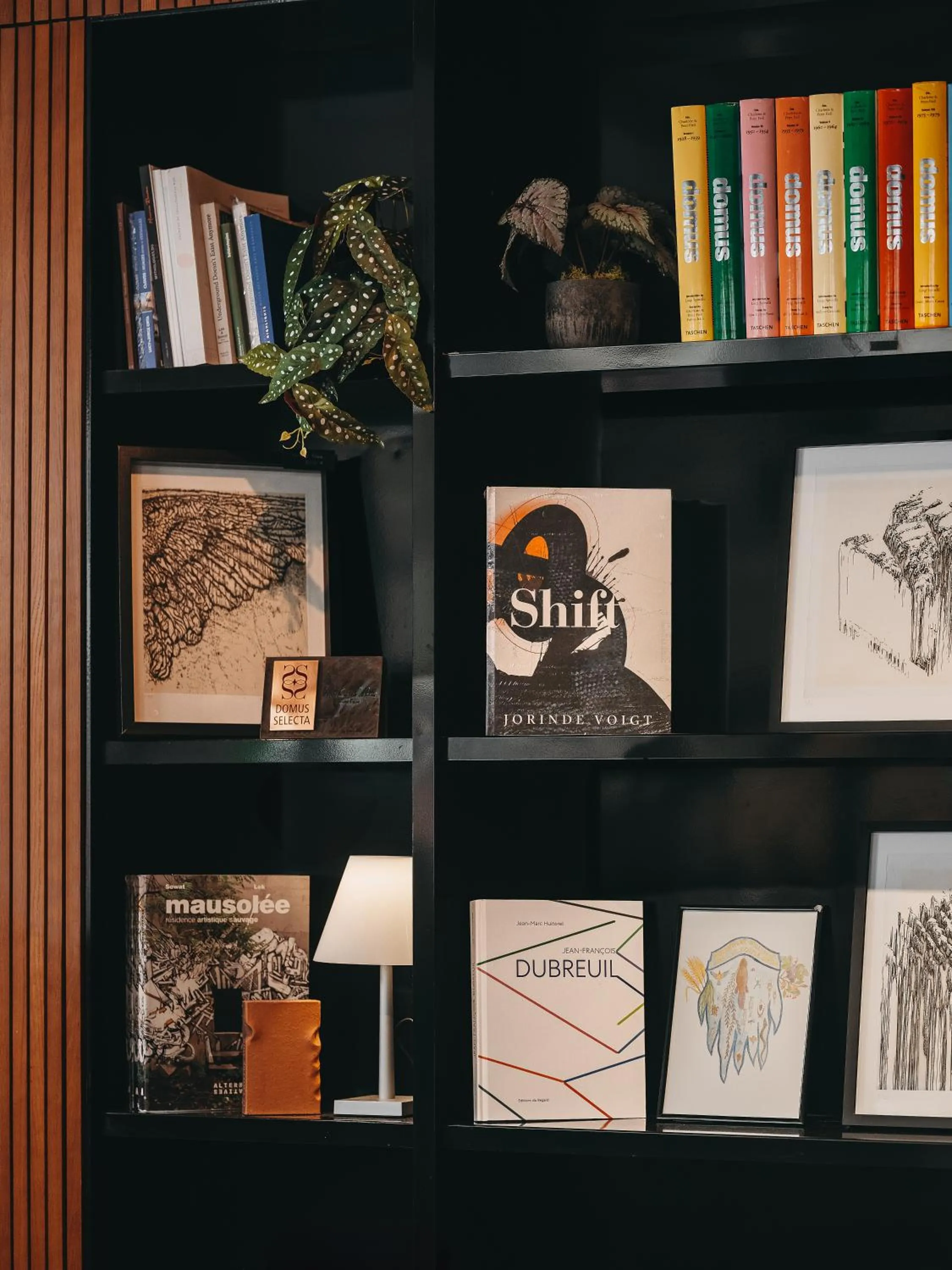 Library in Drawing Hotel