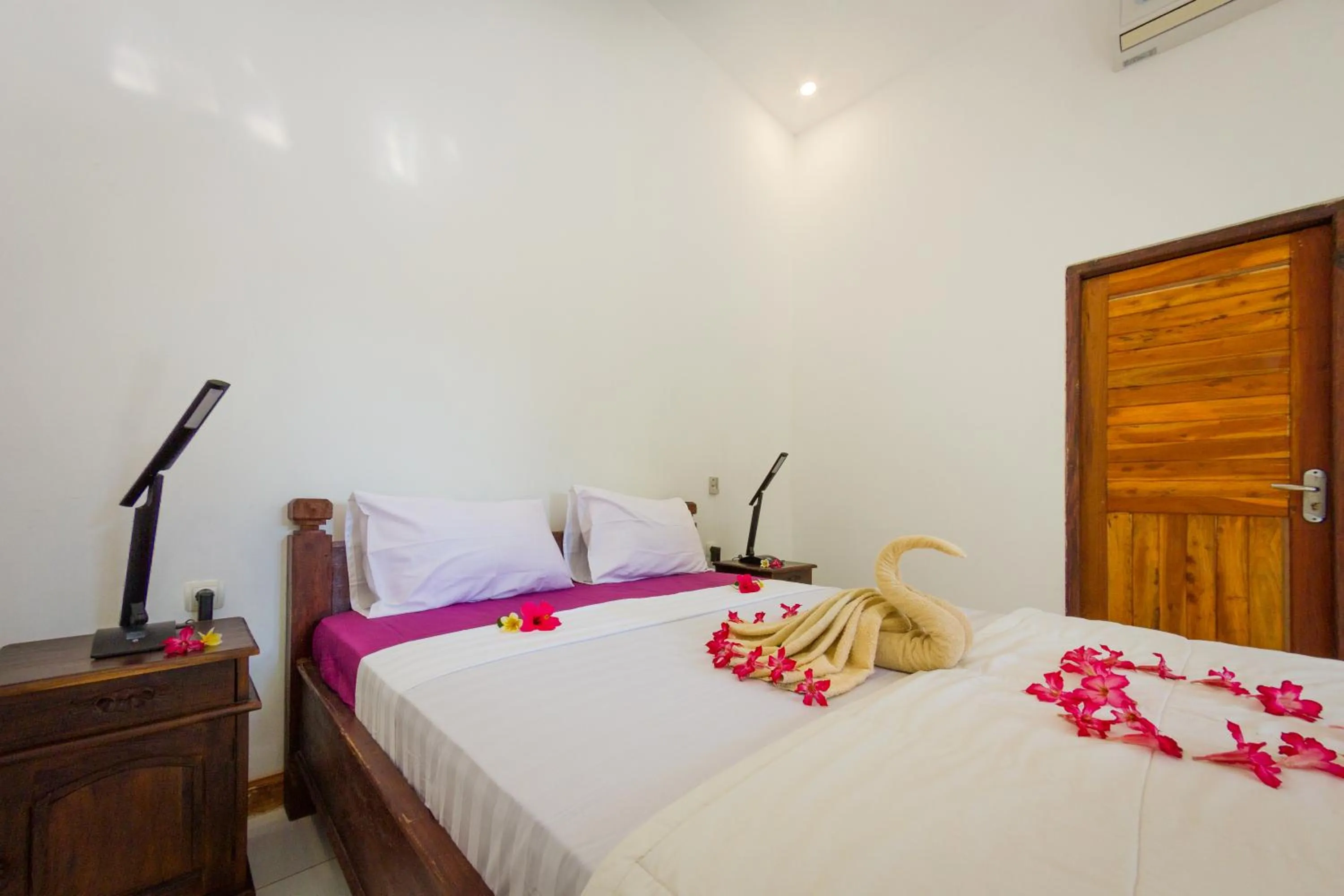 Bedroom, Bed in Oasis