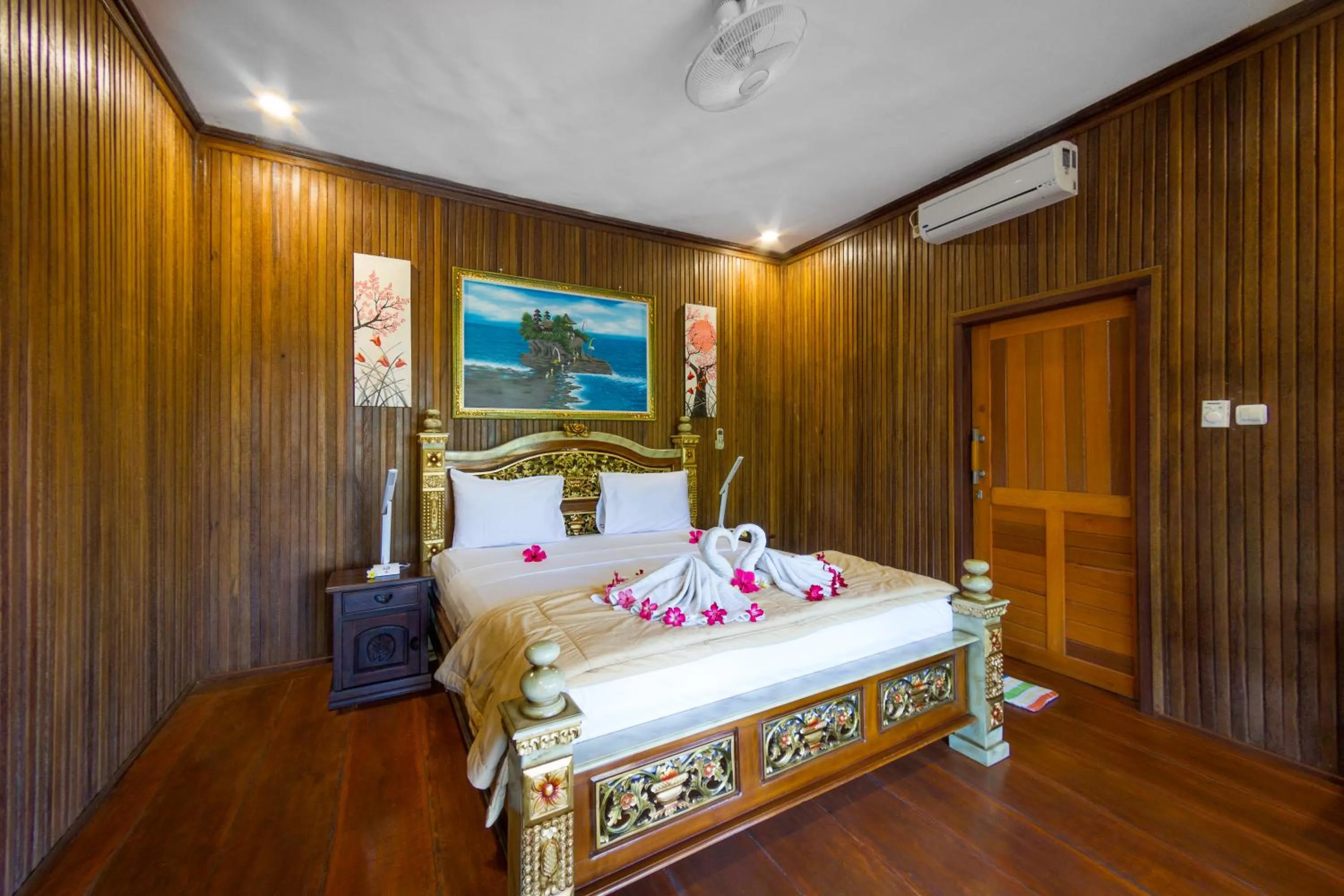 Decorative detail, Bed in Oasis