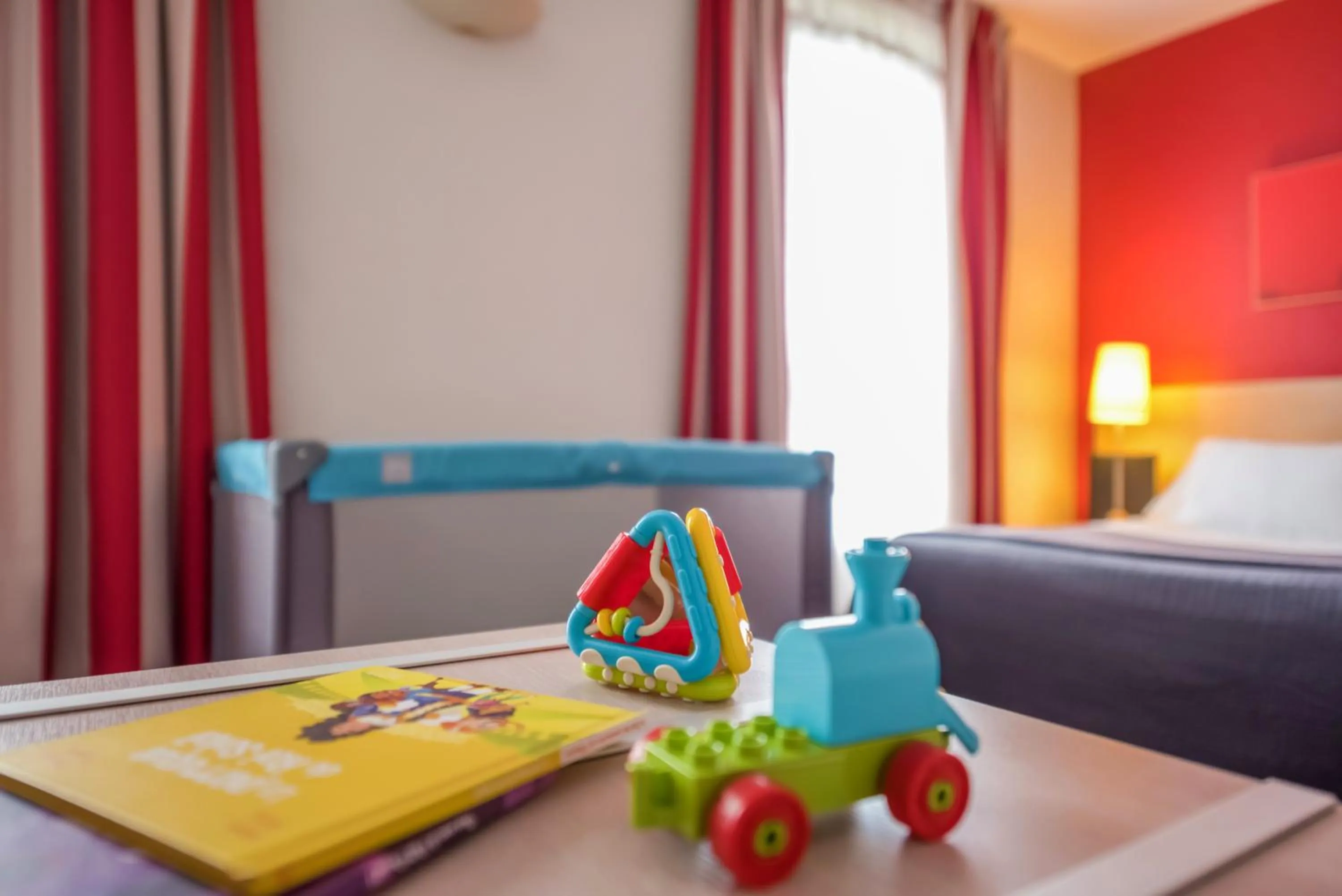 young children, Bed in Hotel Le Richemont