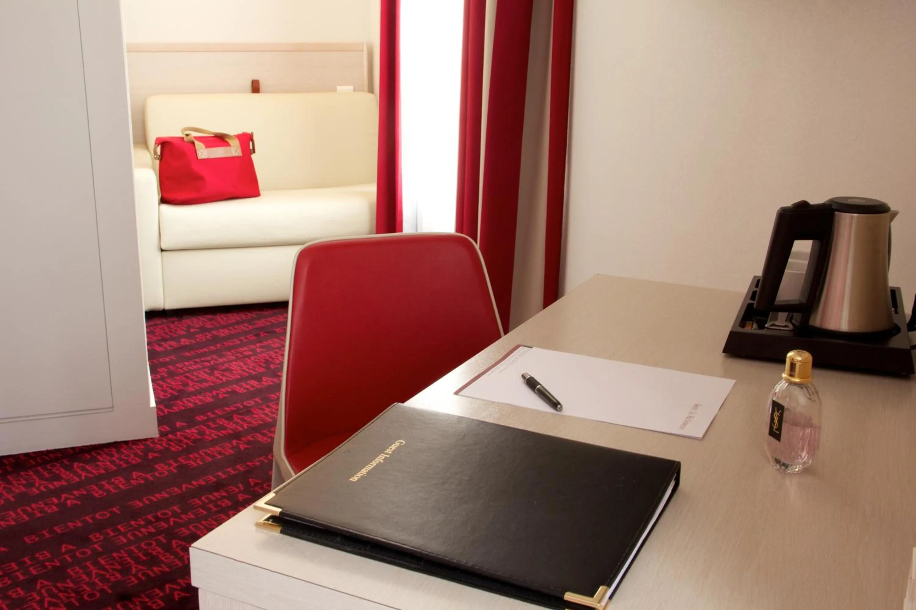 Bedroom, Bed in Hotel Le Richemont