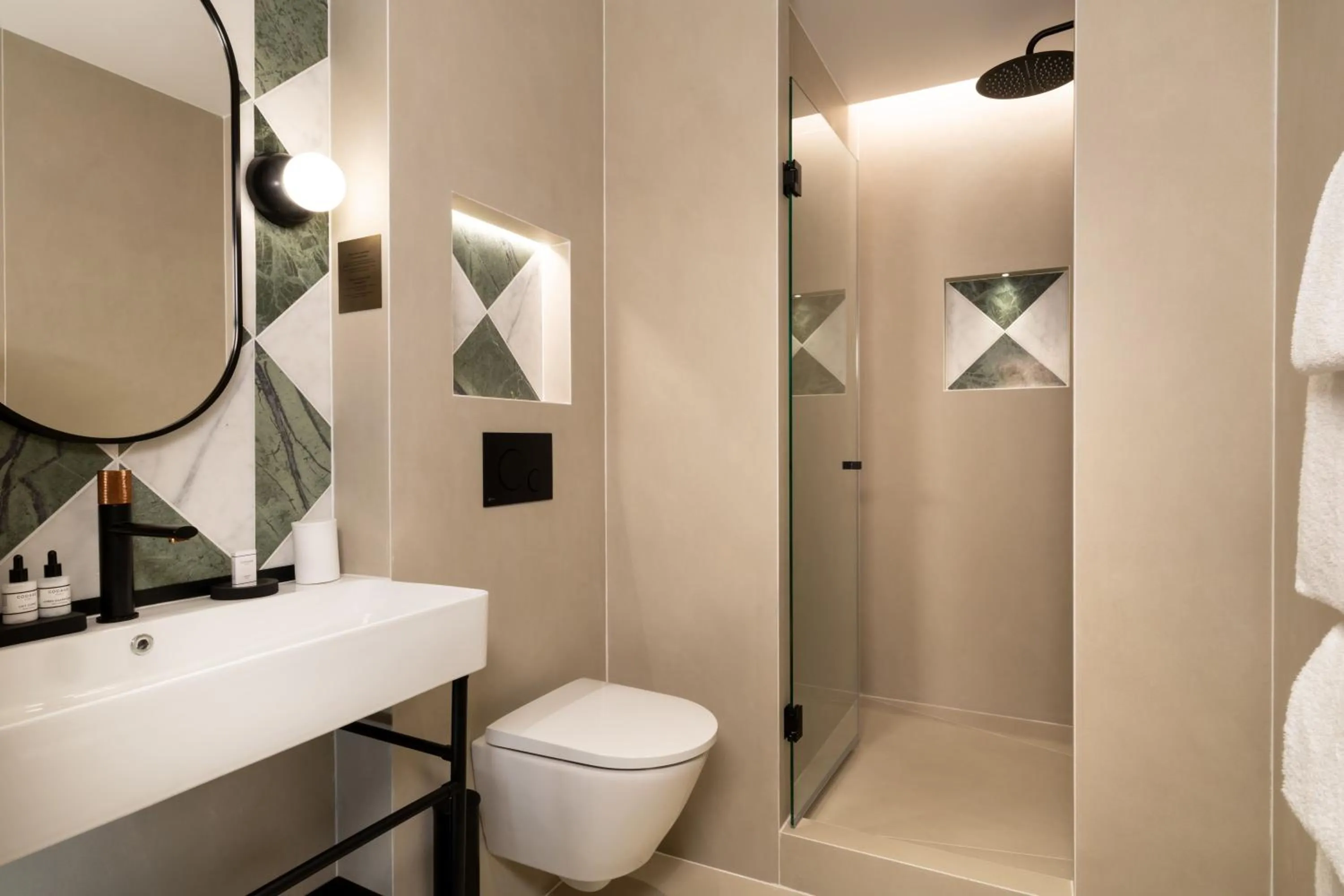 Shower in Hotel Le Richemont