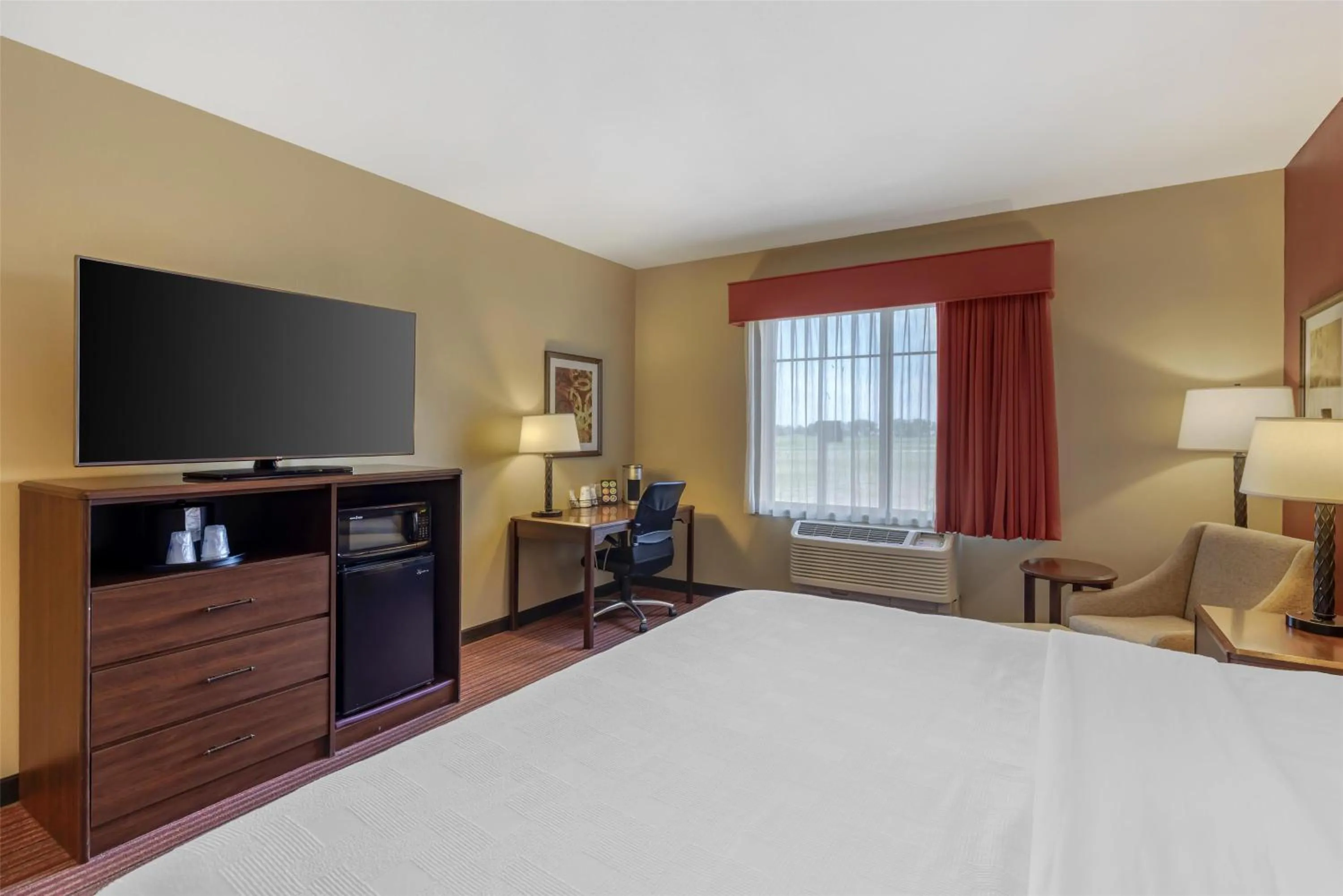 Bedroom, Bed in Best Western Plus Hudson Hotel & Suites