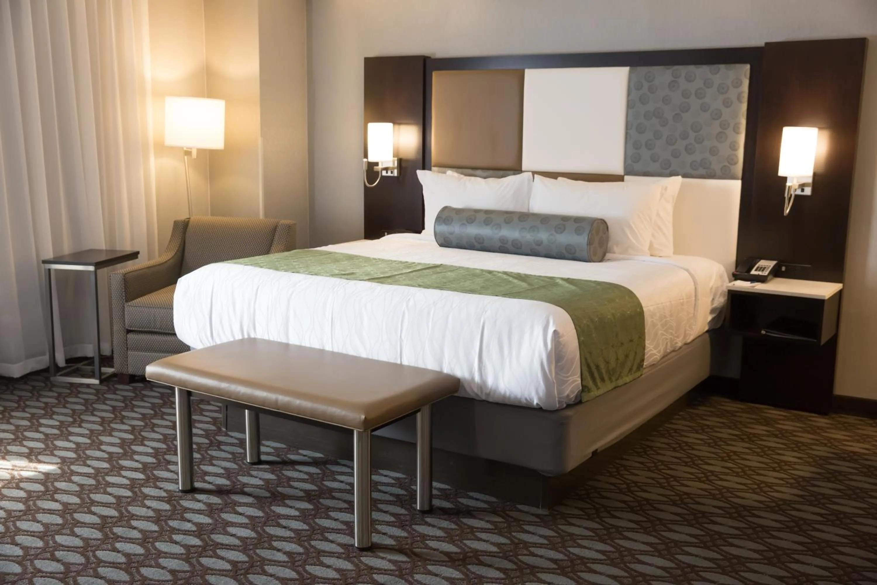 Bed in Best Western Premier NYC Gateway Hotel