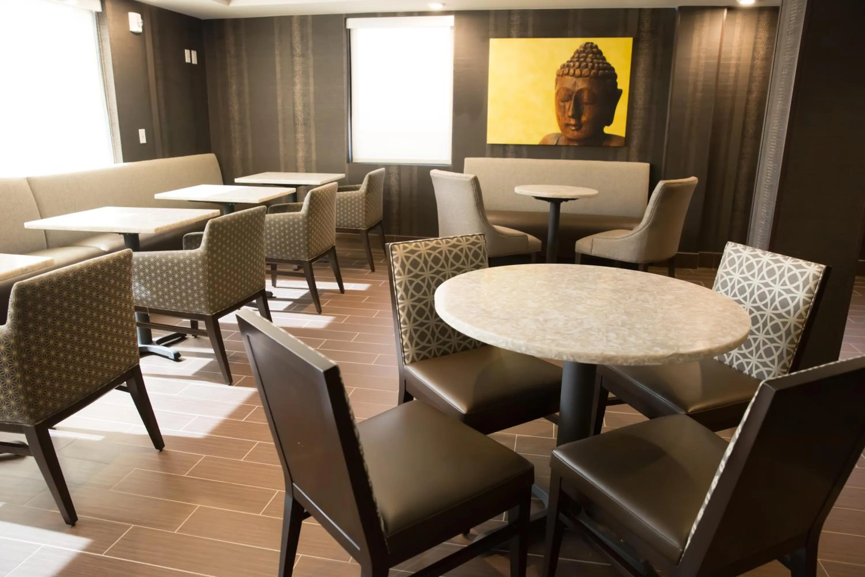 Lounge or bar in Best Western Premier NYC Gateway Hotel