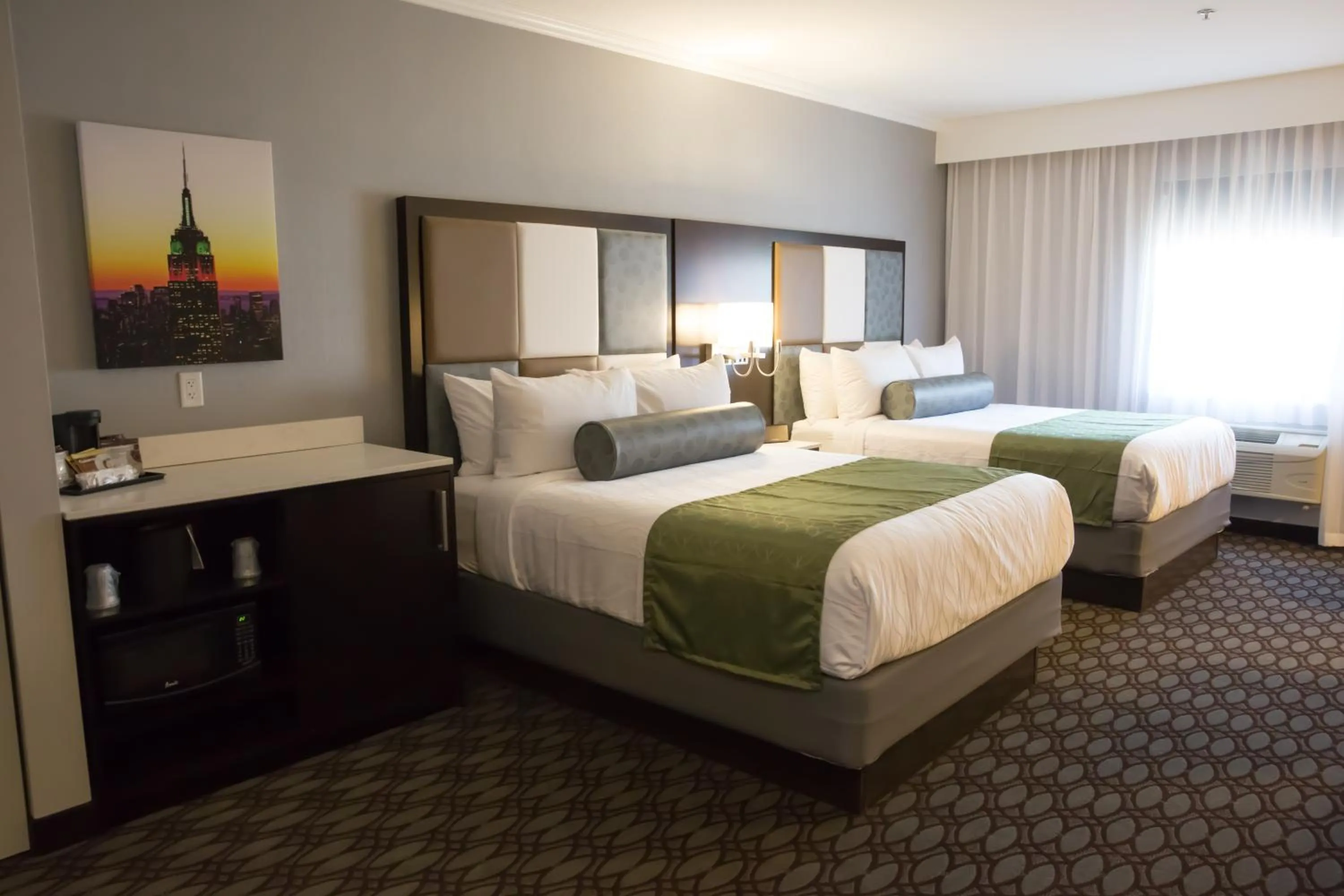 Bed in Best Western Premier NYC Gateway Hotel