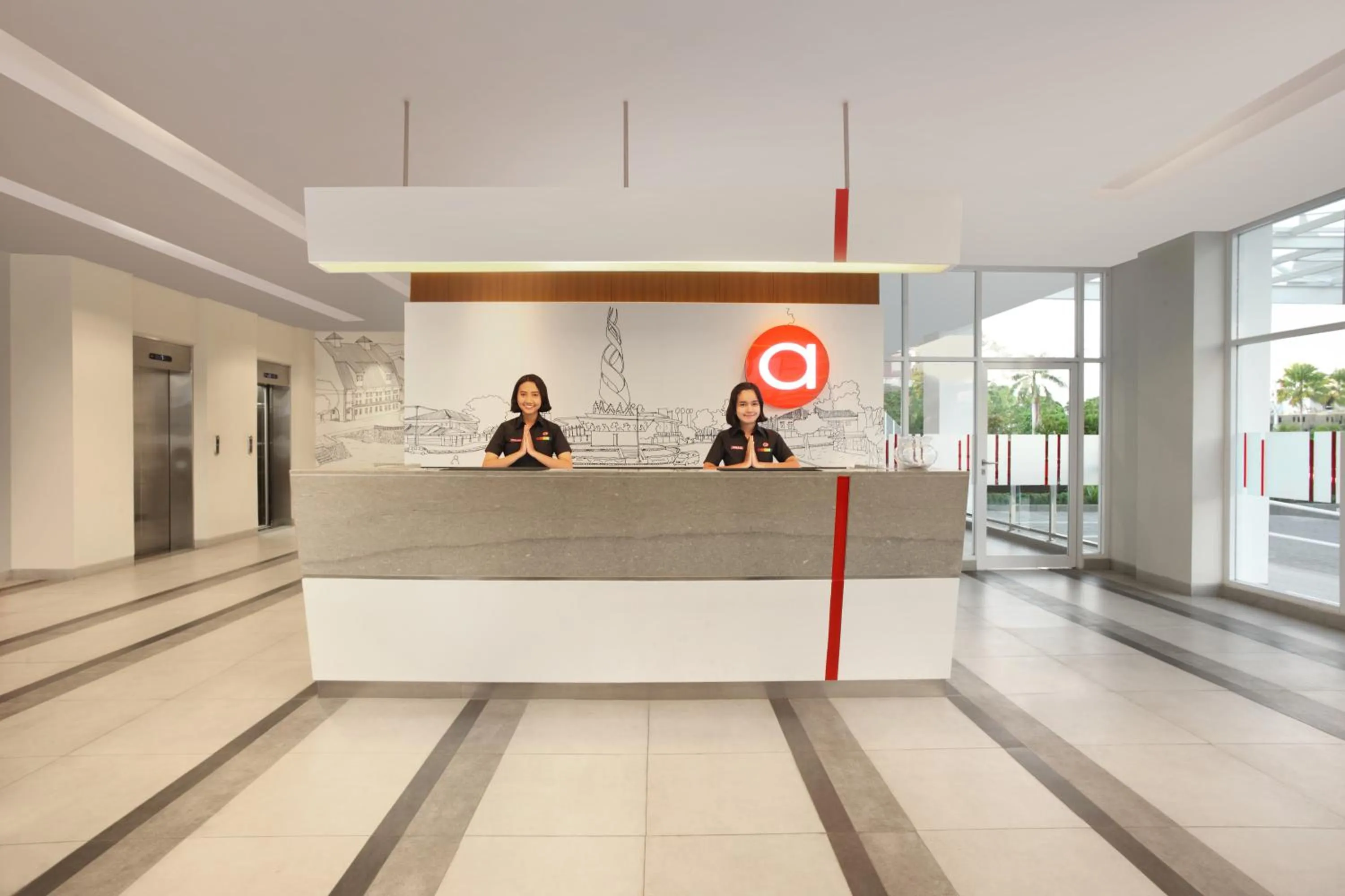 Communal lounge/ TV room in Amaris Hotel Padang