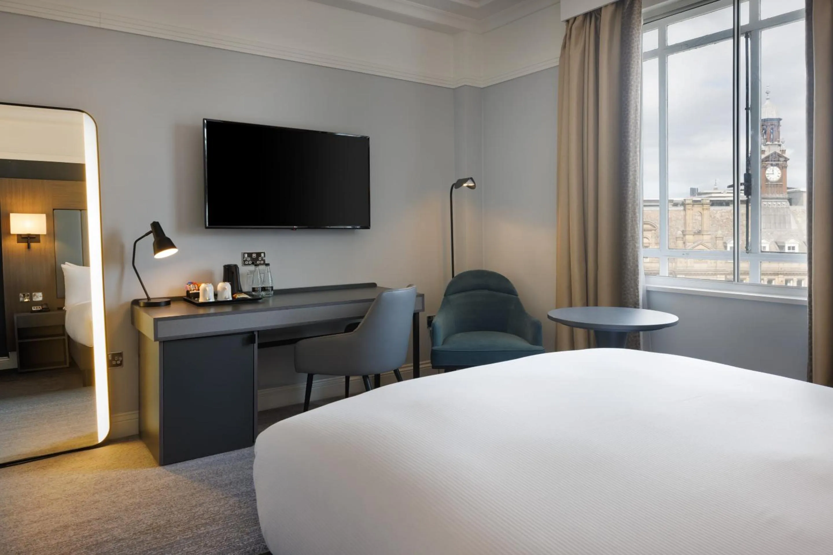 TV and multimedia, Bed in The Queens Hotel