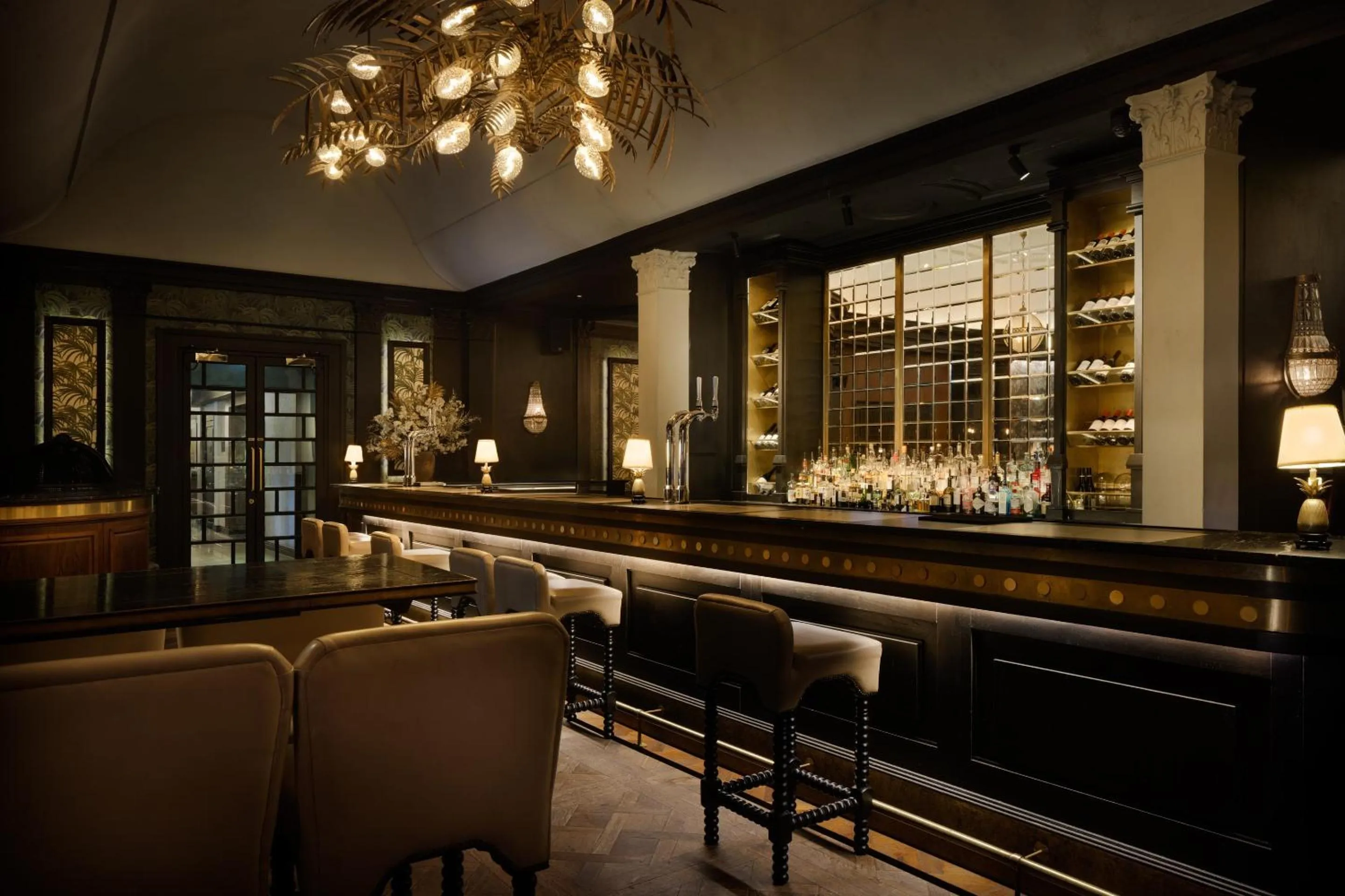 Lounge or bar in The Queens Hotel