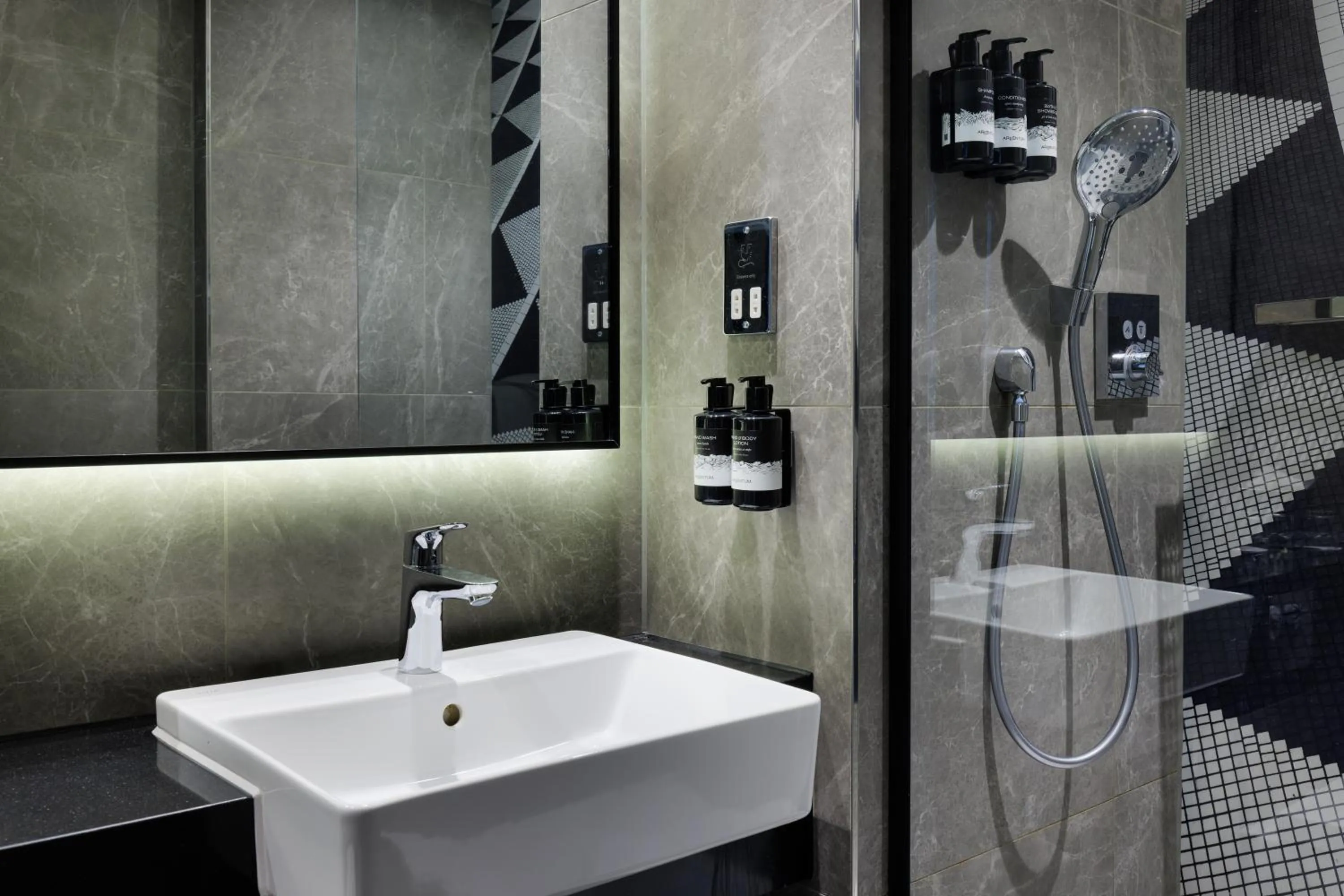 Bathroom in The Queens Hotel