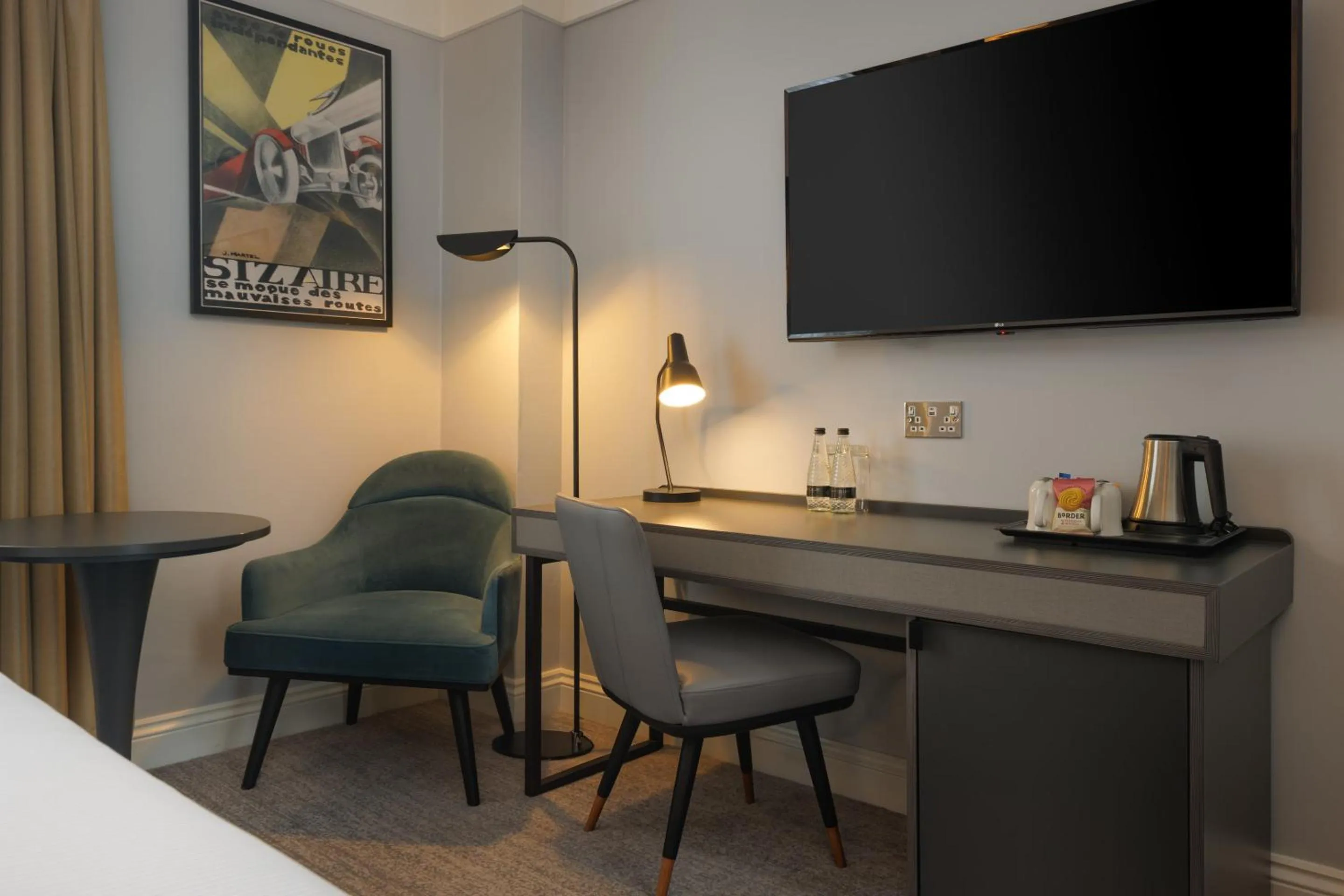 Coffee/tea facilities in The Queens Hotel