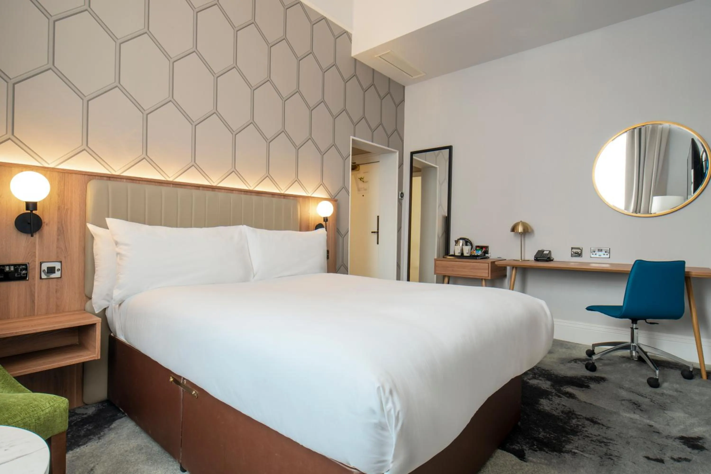 Bedroom, Bed in The Queen at Chester Hotel, BW Premier Collection