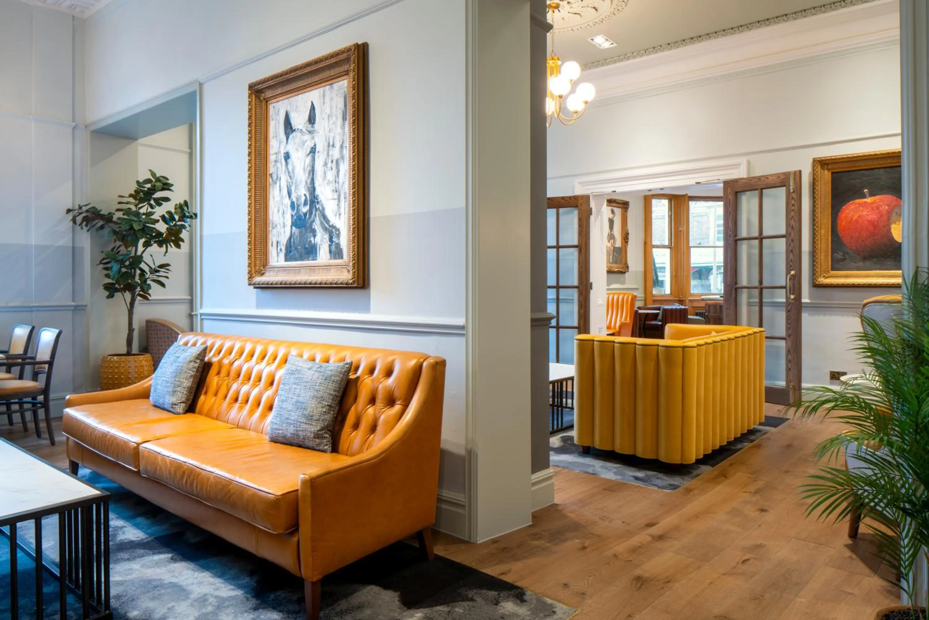 Lounge or bar in The Queen at Chester Hotel, BW Premier Collection