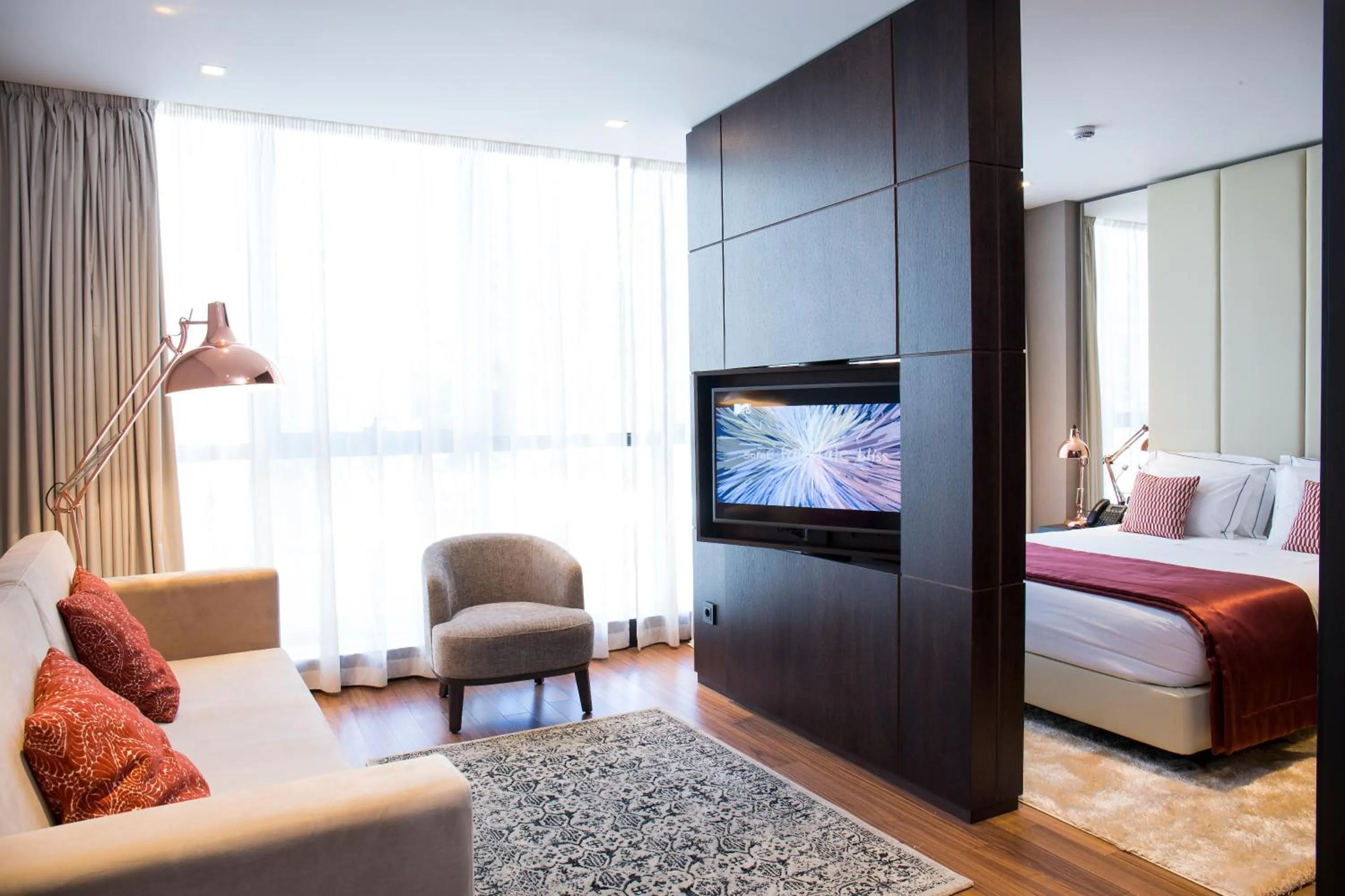 Living room, Bed in Upon Lisbon Prime Residences