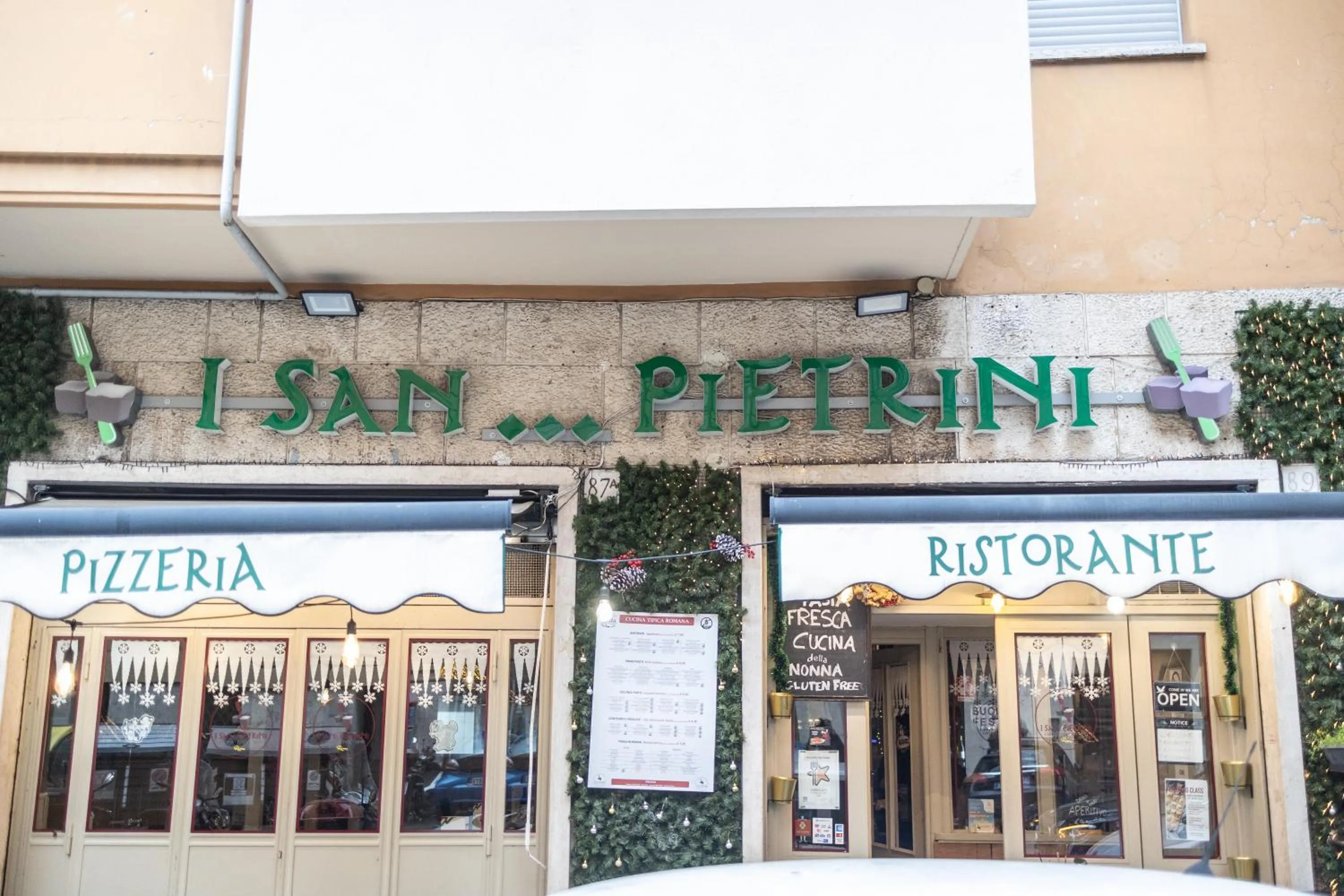 Restaurant/places to eat in Le Piazze di Roma Sweet Apartment