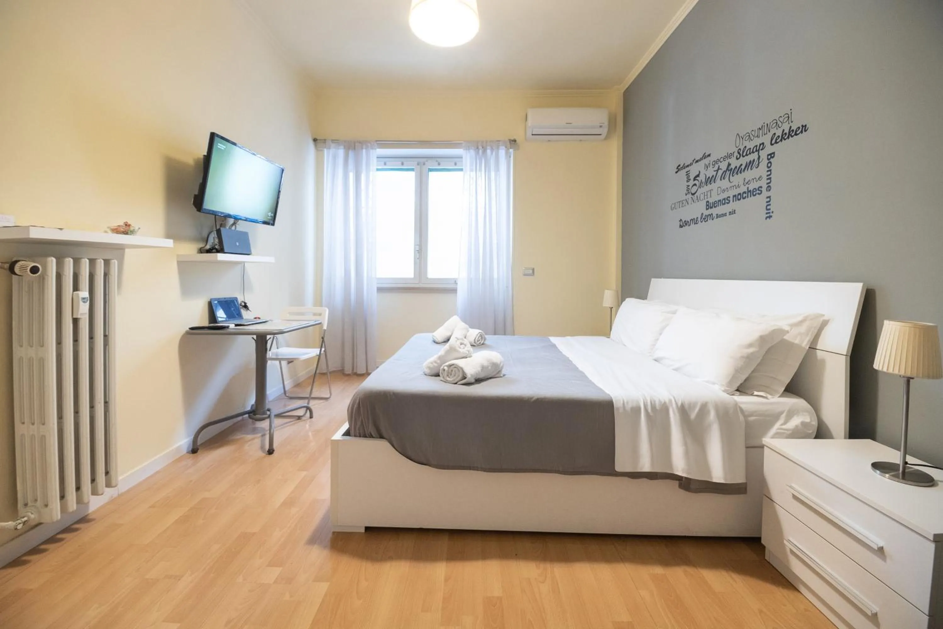 Bedroom, Bed in Le Piazze di Roma Sweet Apartment