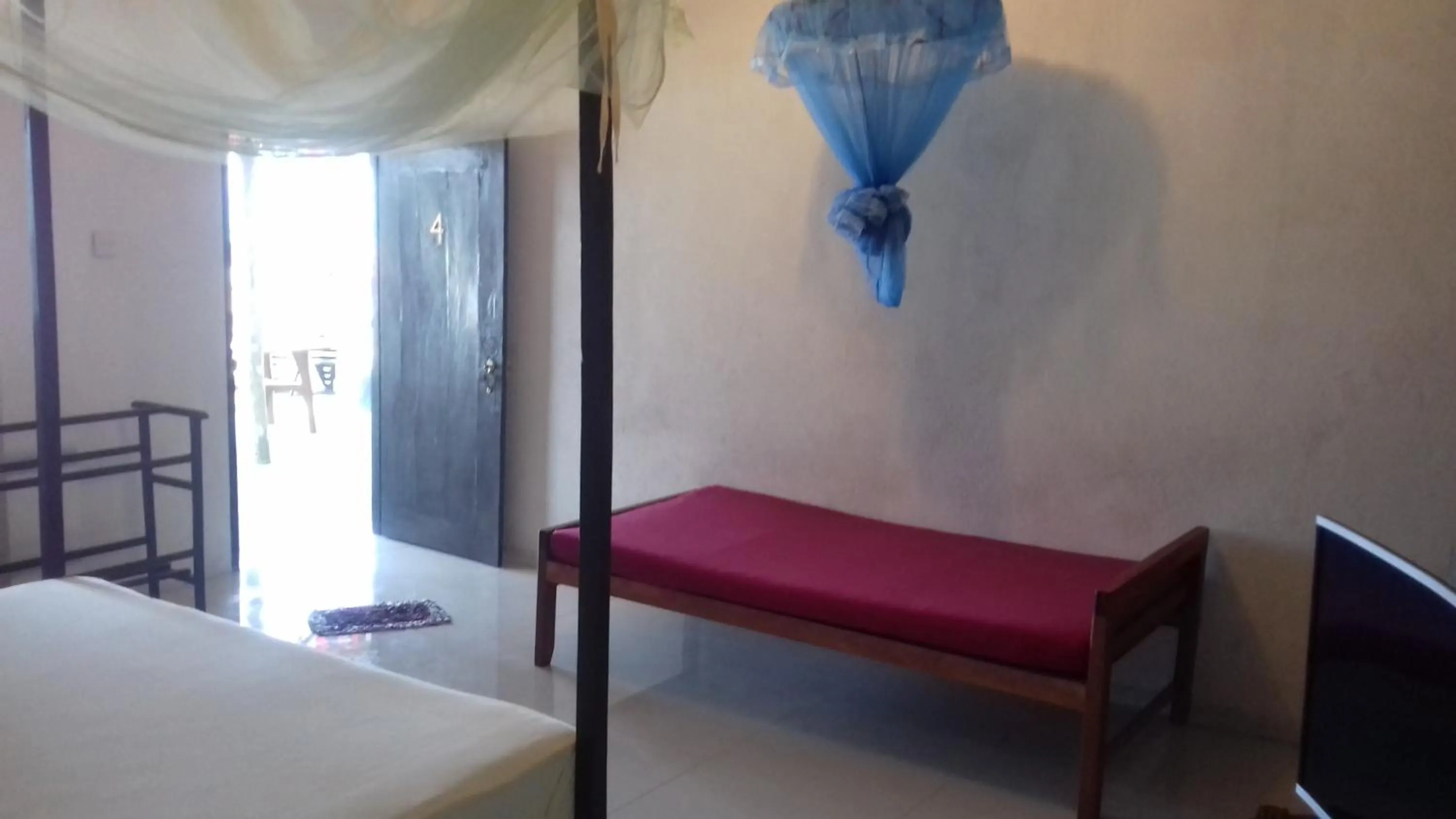 Photo of the whole room, Bed in Villa crocodile beach