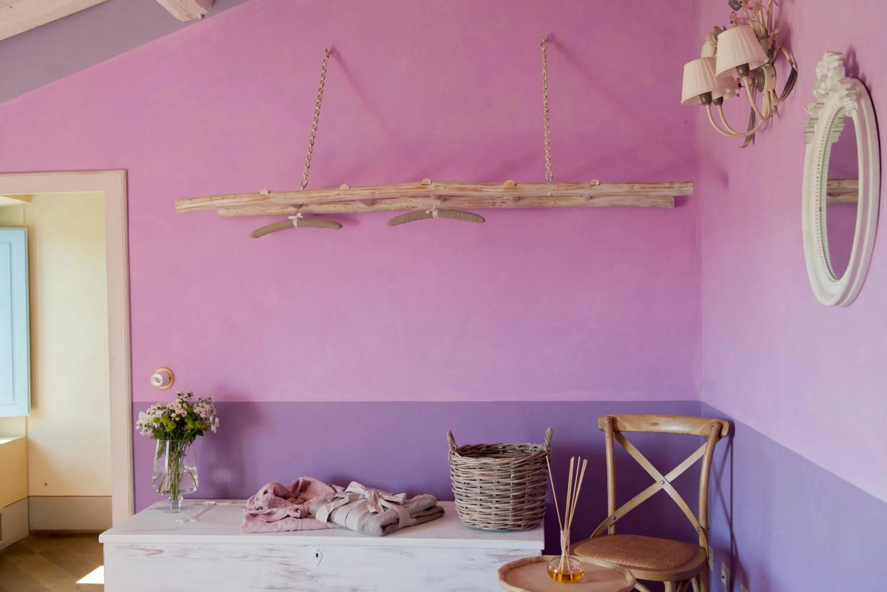 Decorative detail in Tenuta Le Tre Virtù