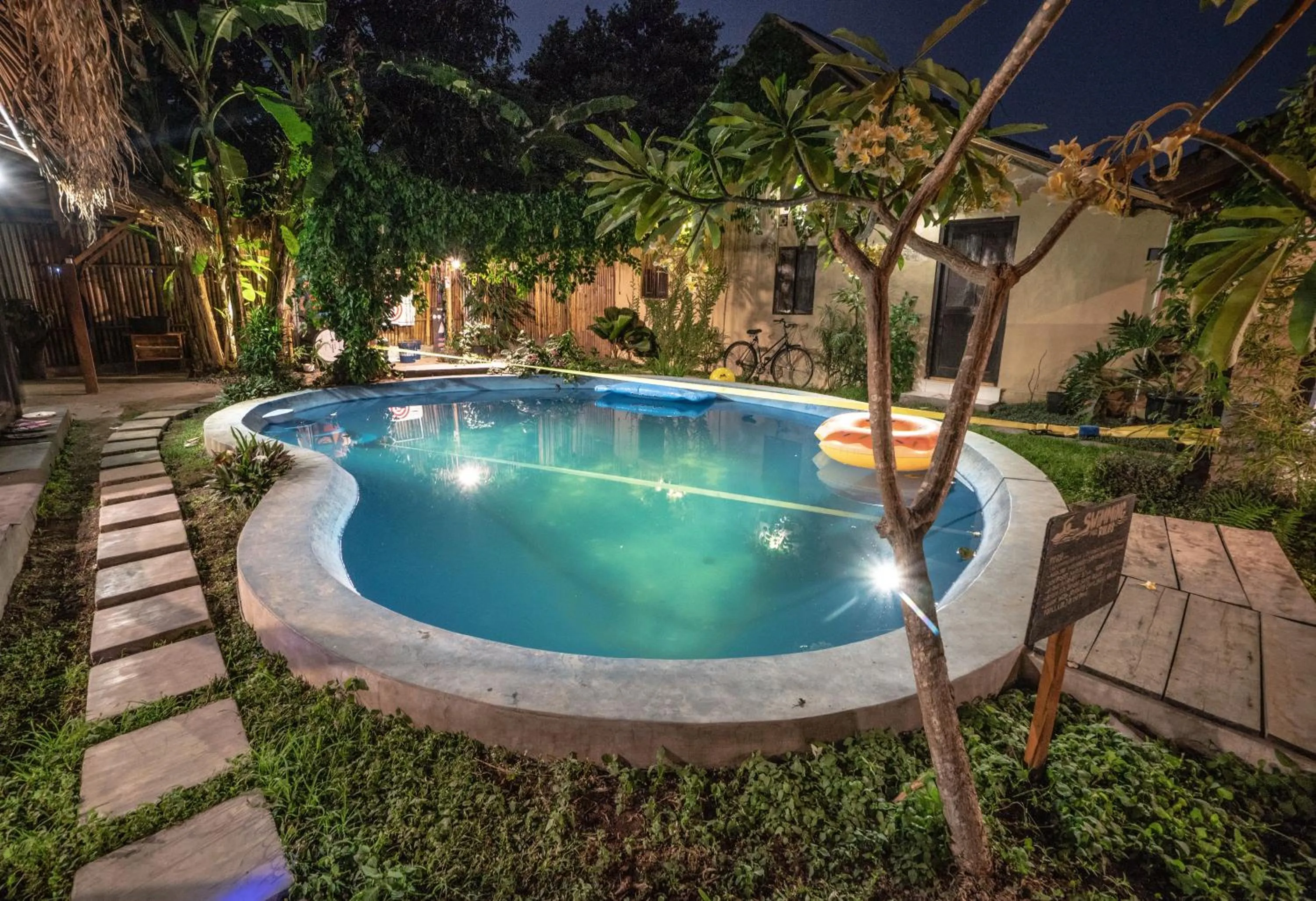 Garden in Losmanos Hostel