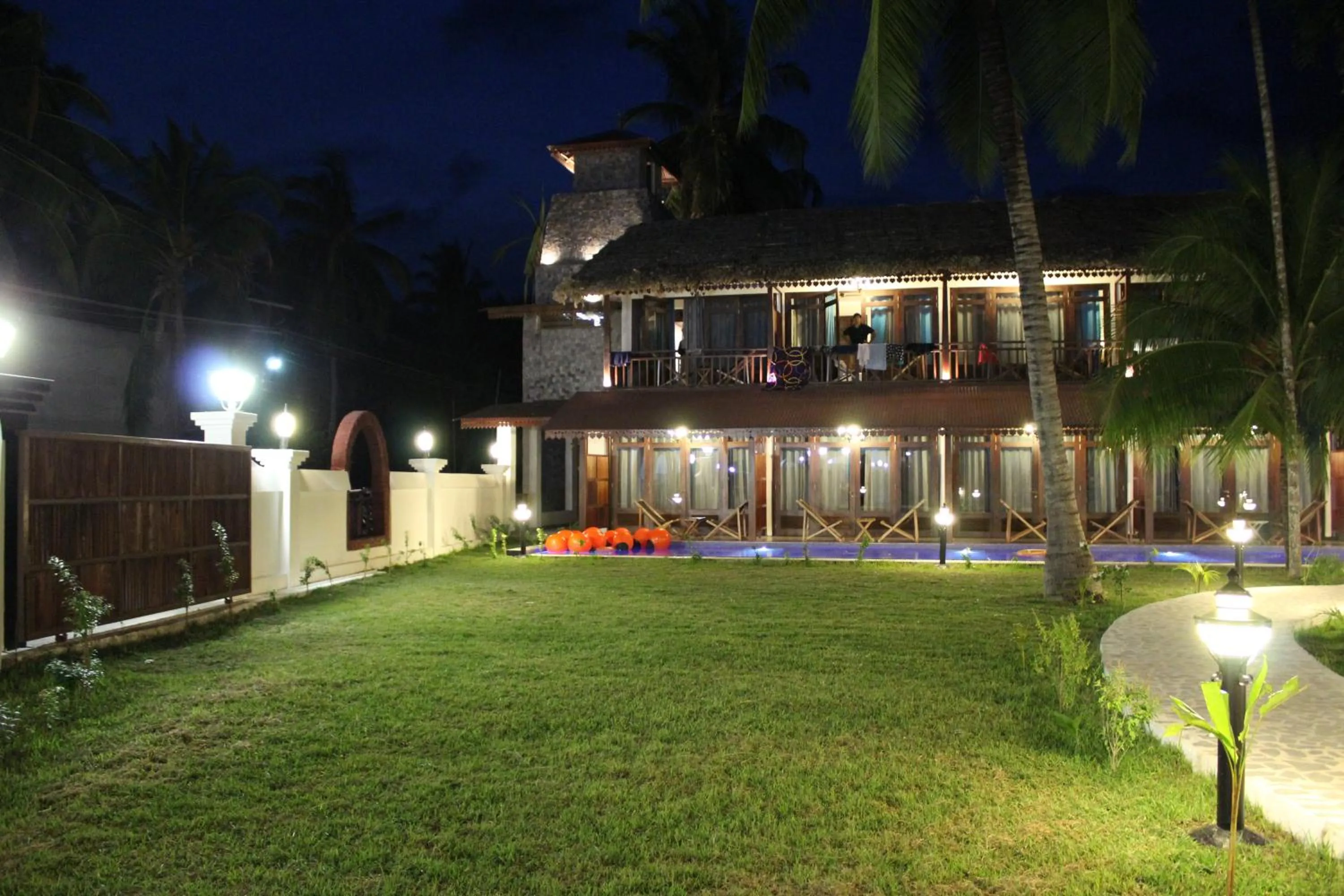 Garden in Symphony Summer Sands Beach Resort And Spa