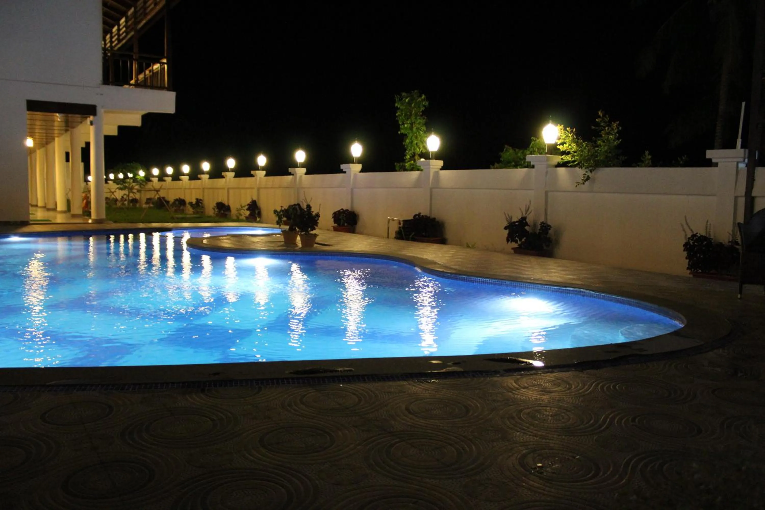 Swimming pool in Symphony Summer Sands Beach Resort And Spa
