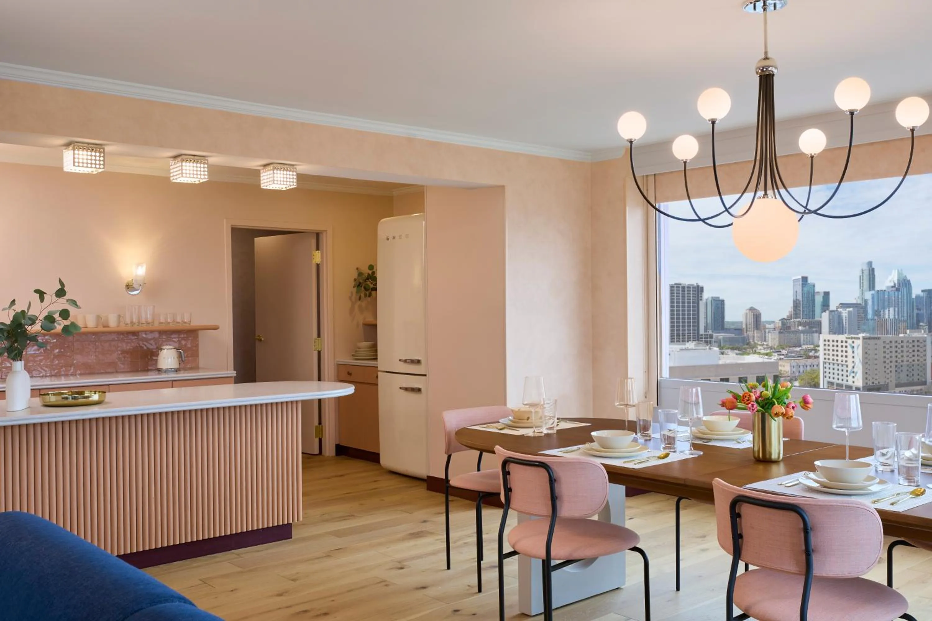 Dining area in Downright Austin, A Renaissance Hotel