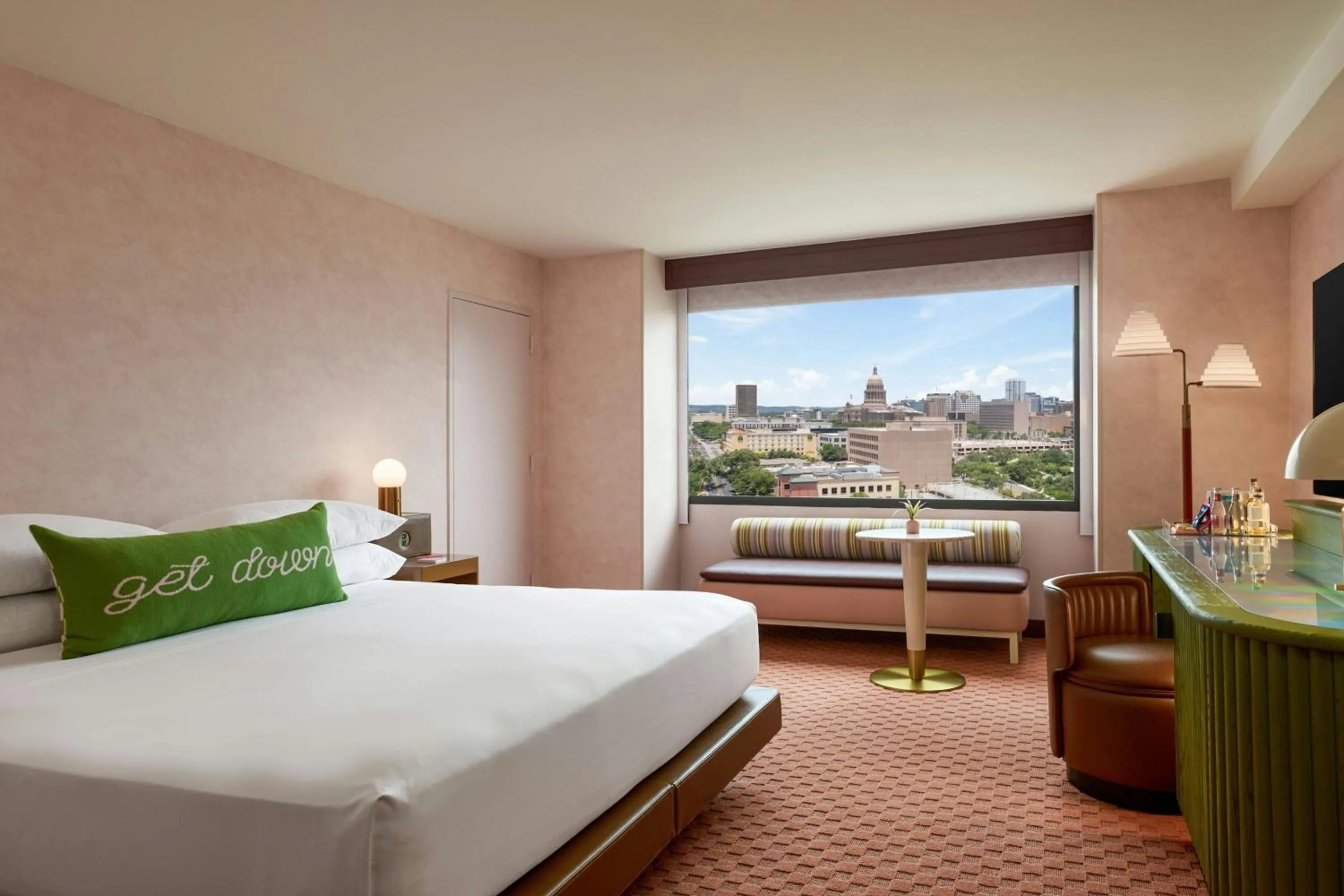 Photo of the whole room, Bed in Downright Austin, A Renaissance Hotel