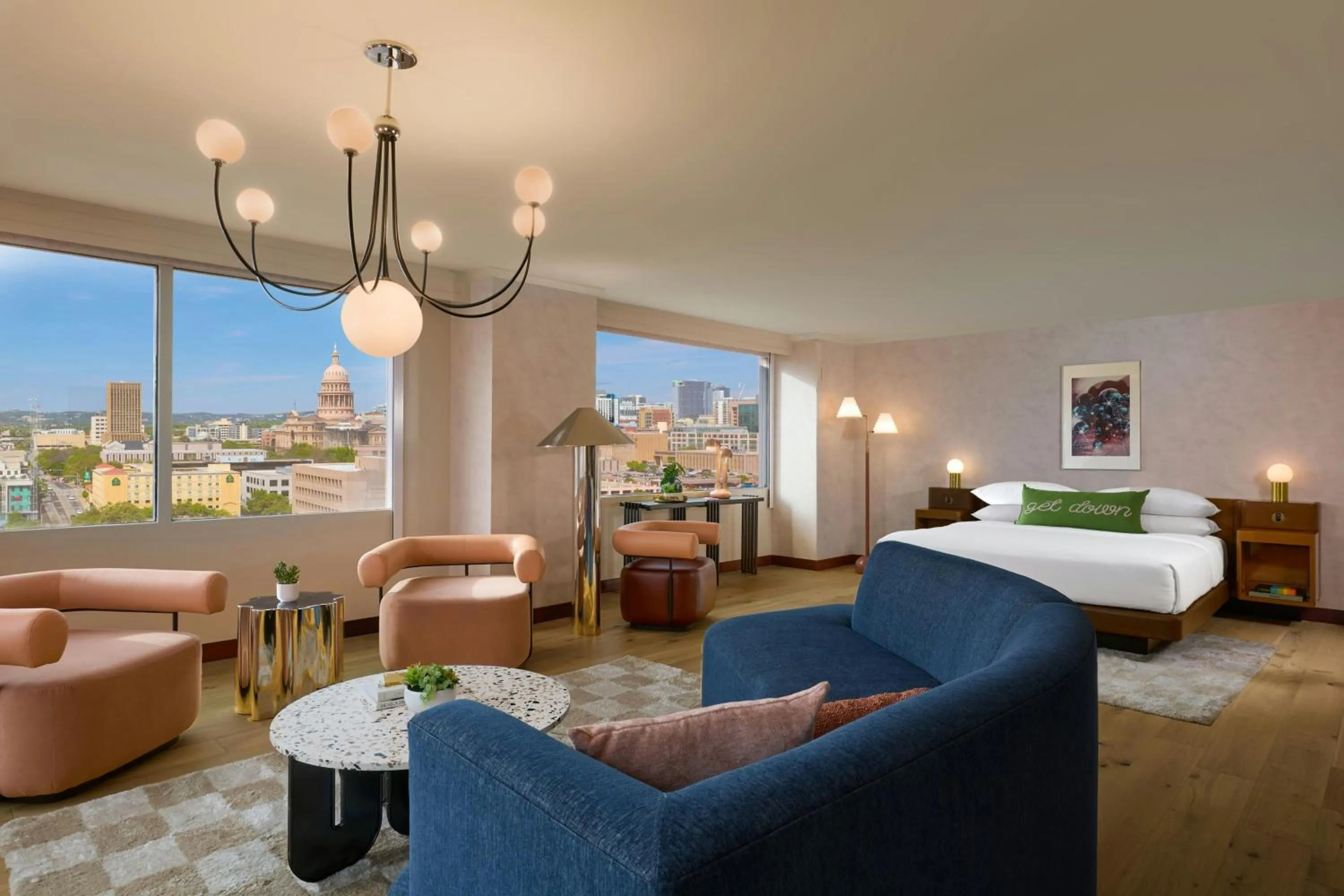 Photo of the whole room, Bed in Downright Austin, A Renaissance Hotel