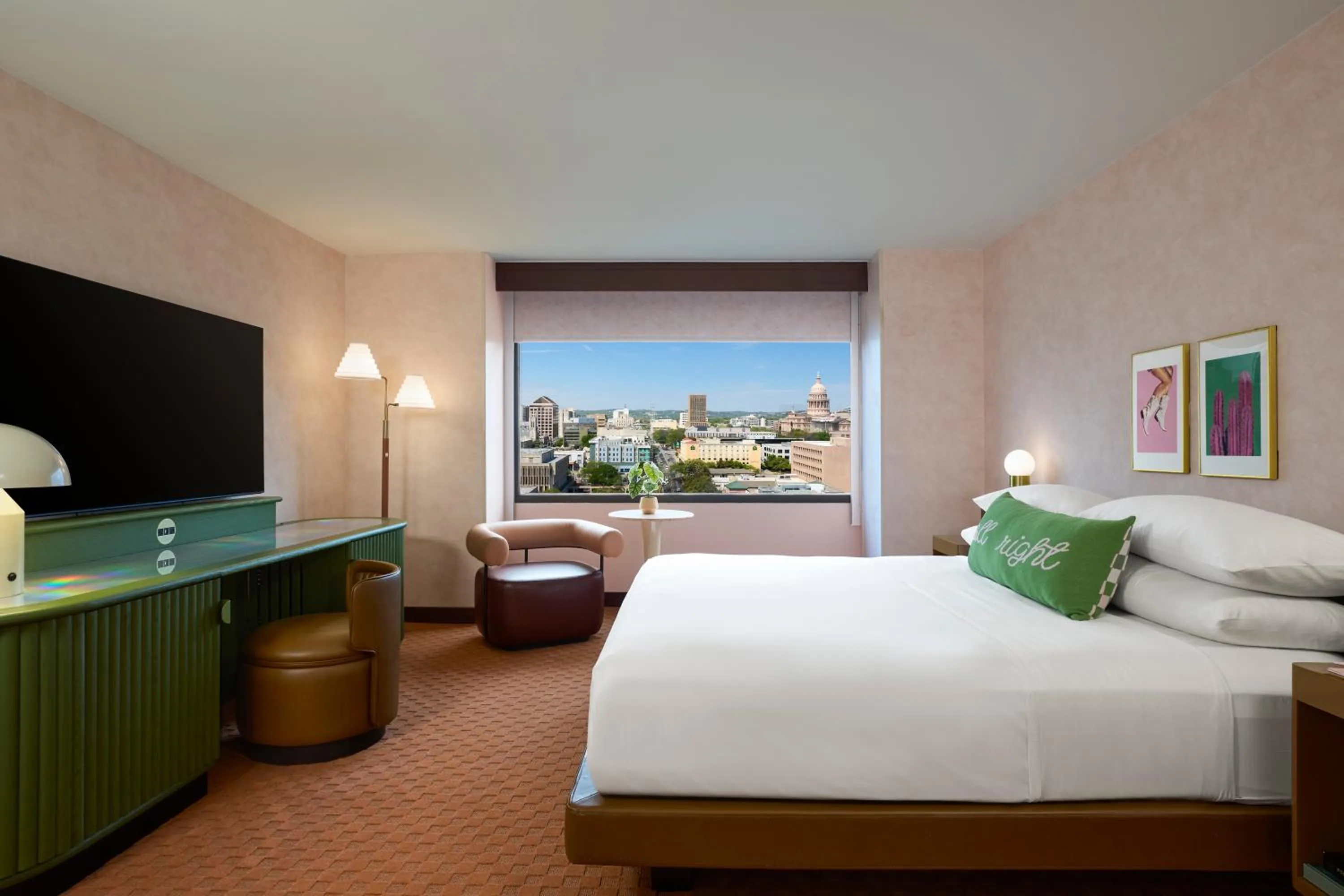 Photo of the whole room, Bed in Downright Austin, A Renaissance Hotel