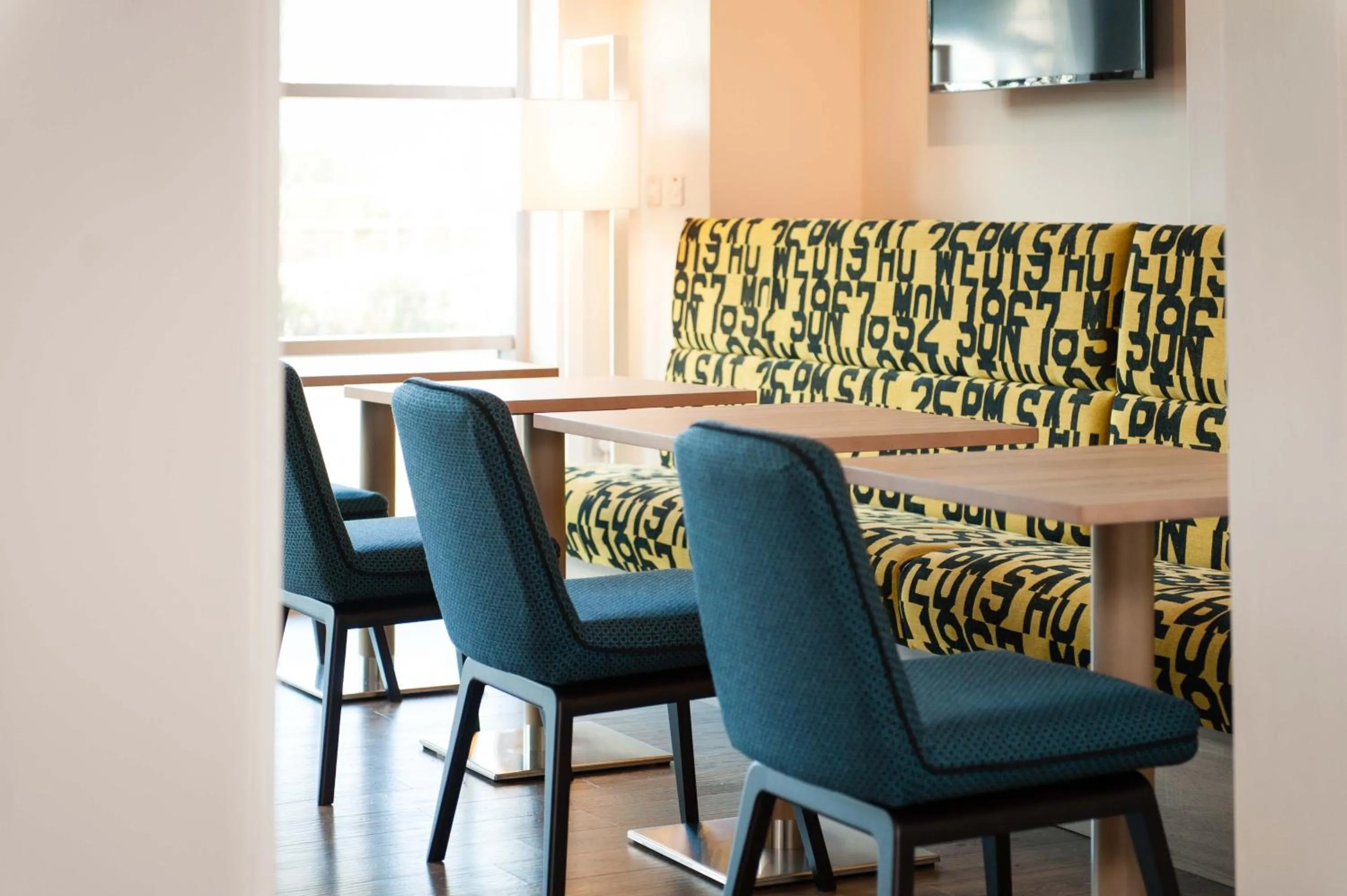 Lounge or bar in Holiday Inn Darlington - NORTH A1M, JCT.59 by IHG