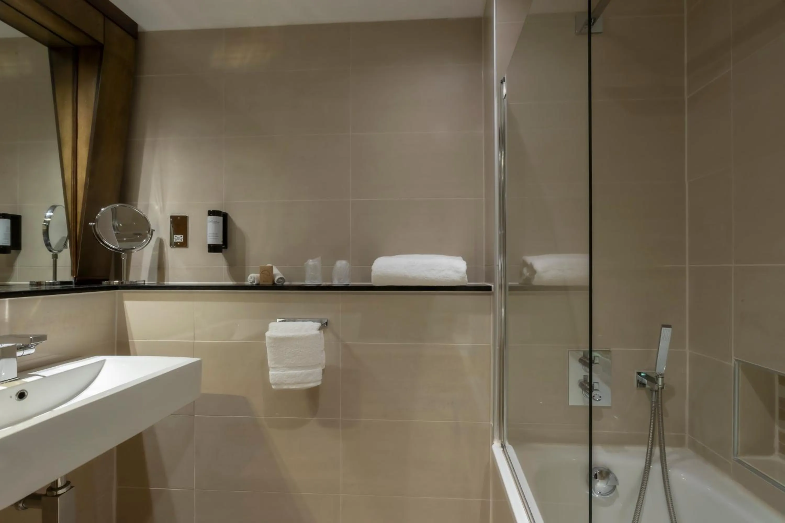 Bathroom in Ashling Hotel Dublin