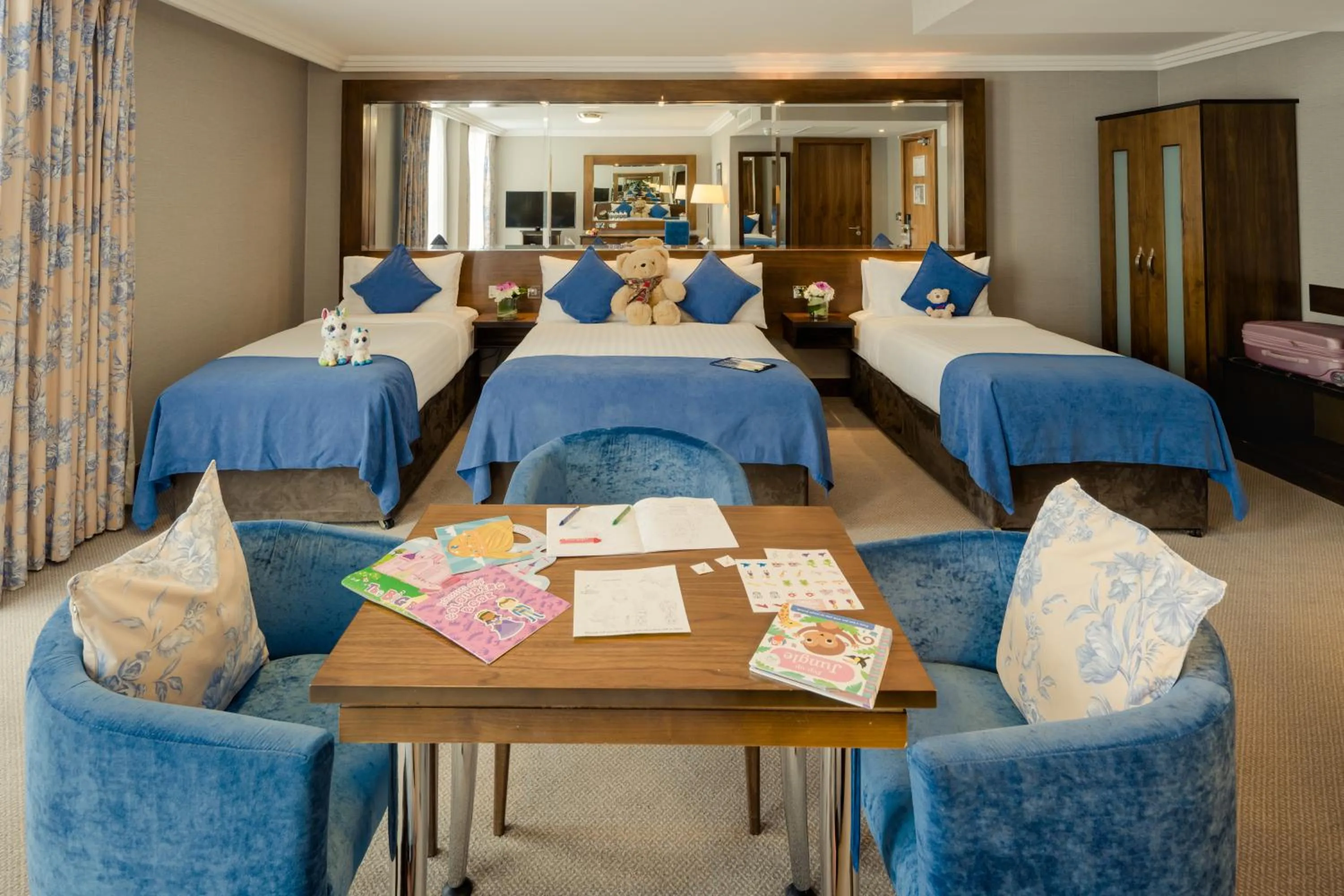 Photo of the whole room, Bed in Ashling Hotel Dublin