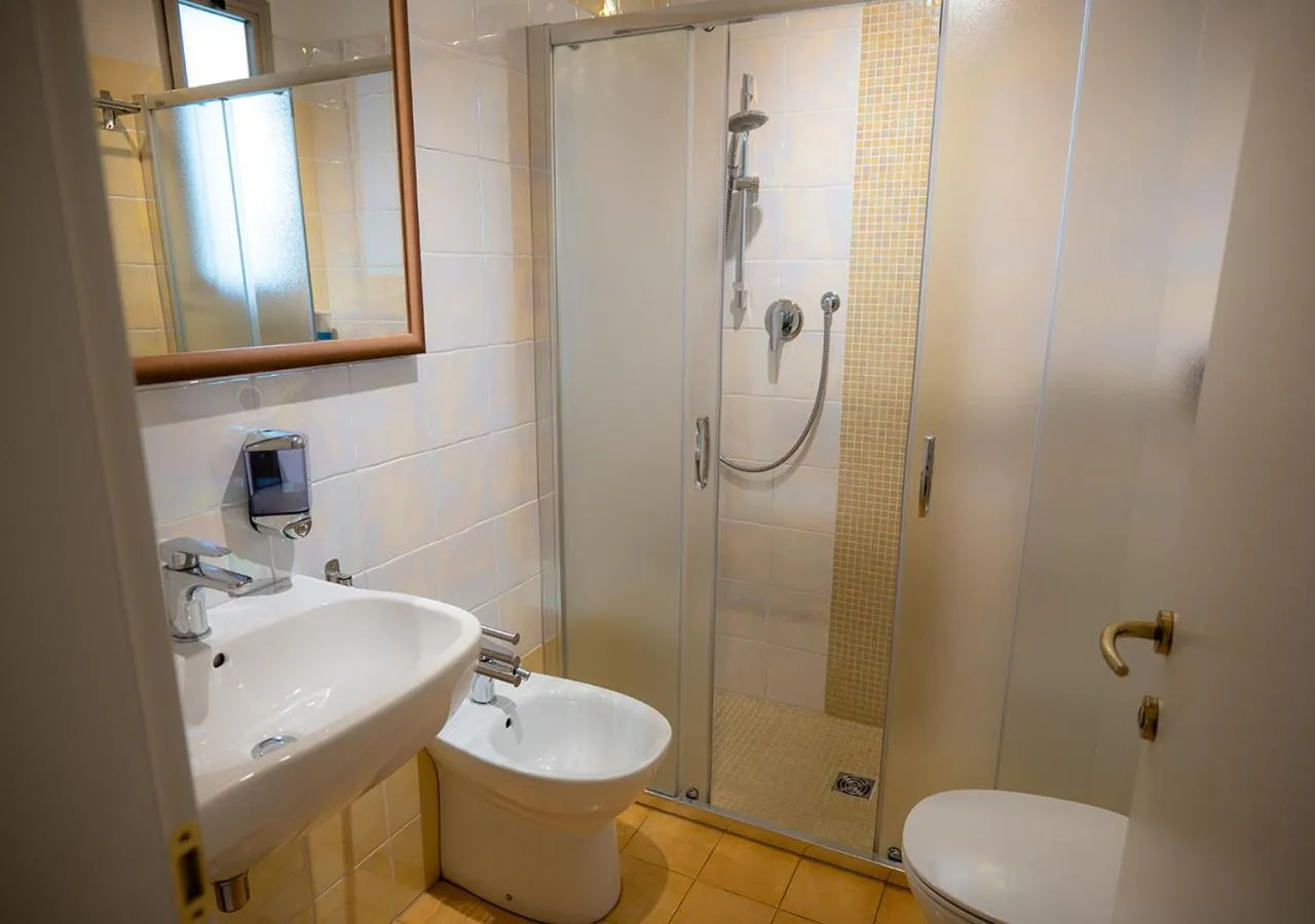 Shower in Hotel Gioiosa