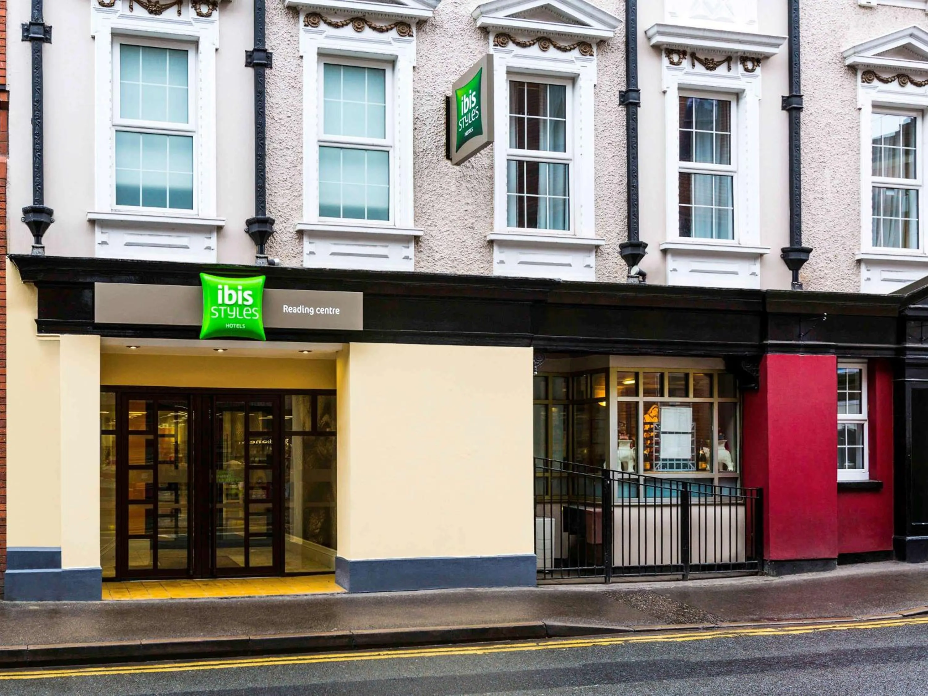 Property building in ibis Styles Reading Centre