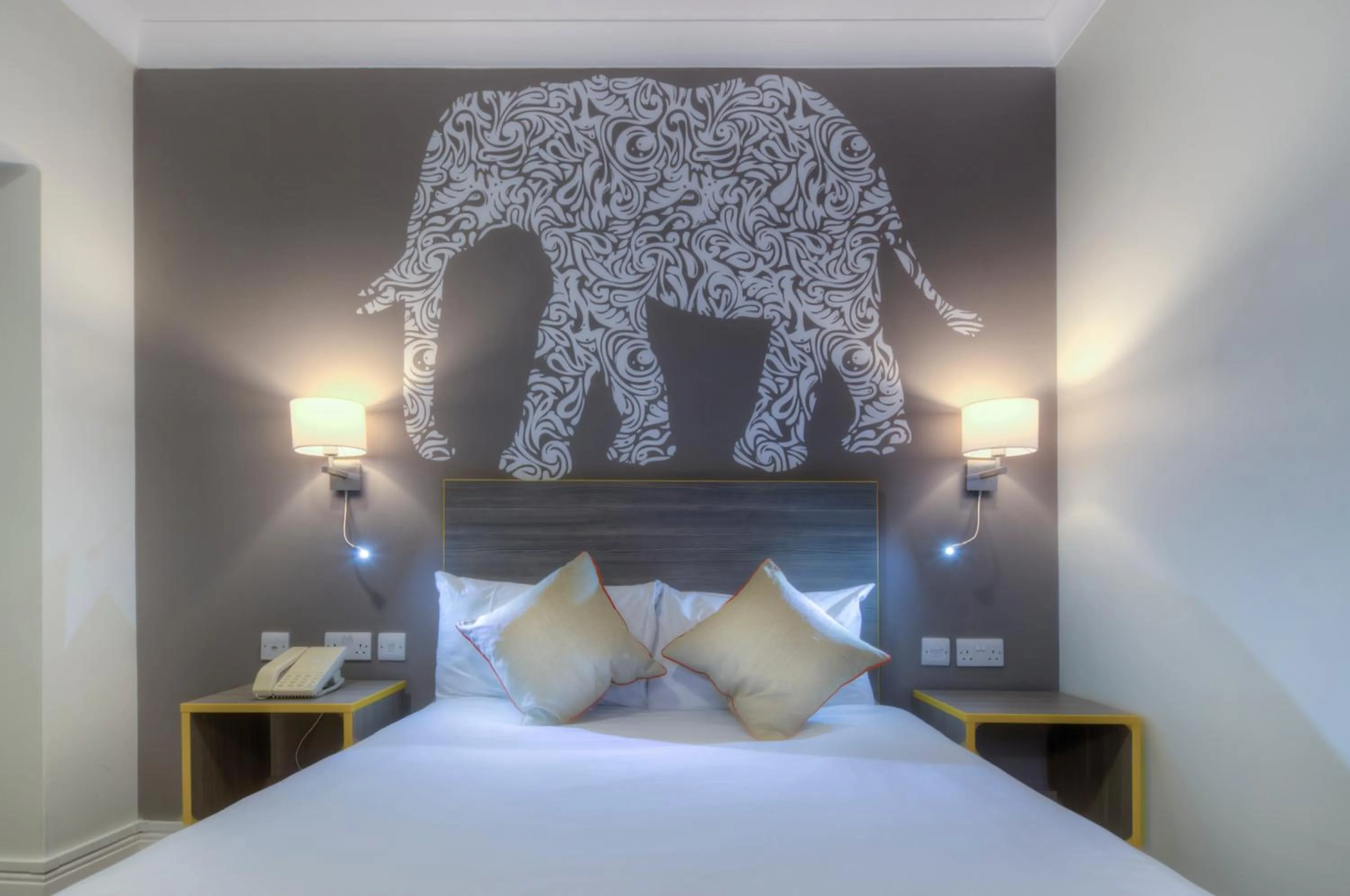 Bedroom in ibis Styles Reading Centre