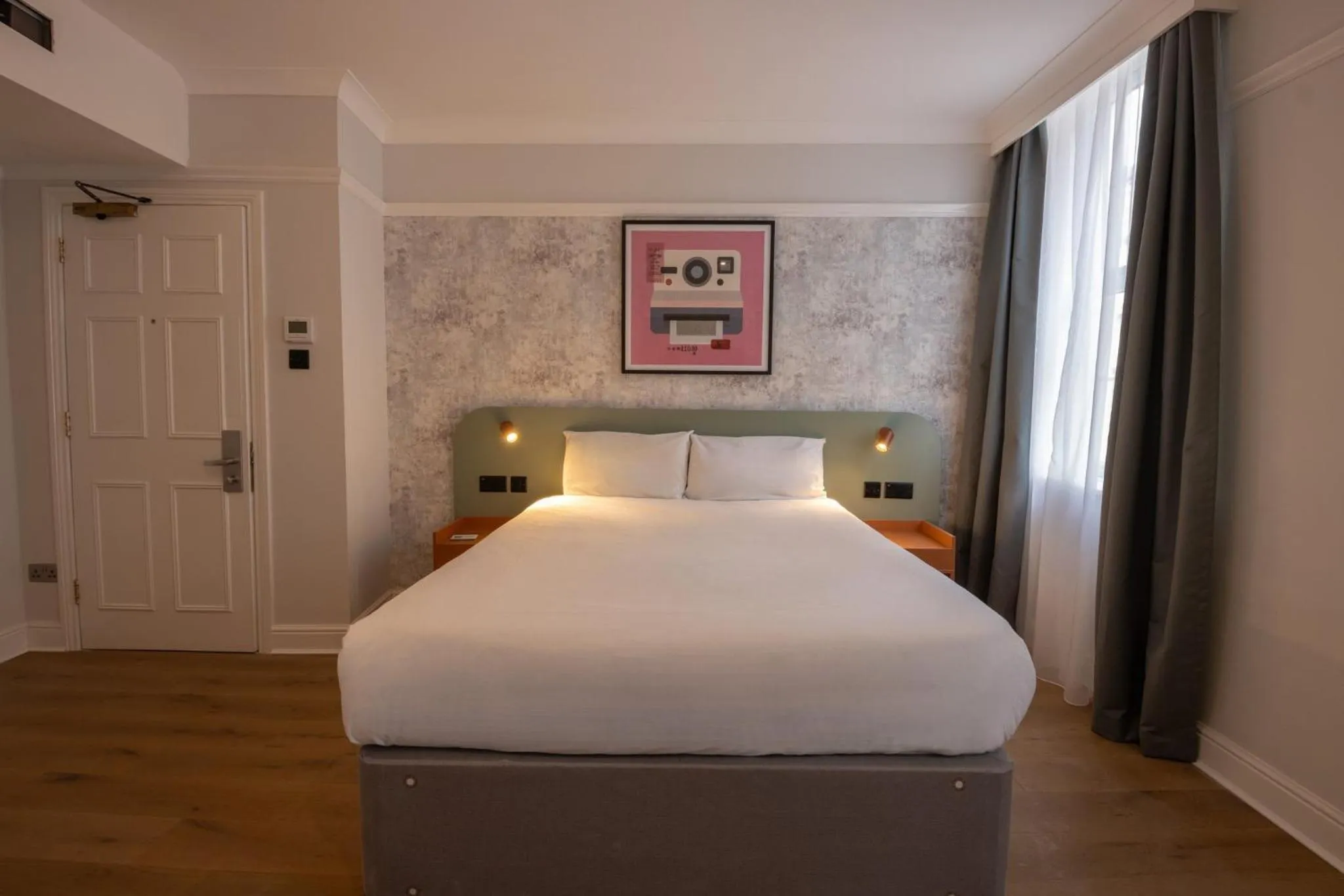 Bed in Garner Hotel Reading City Centre, an IHG Hotel